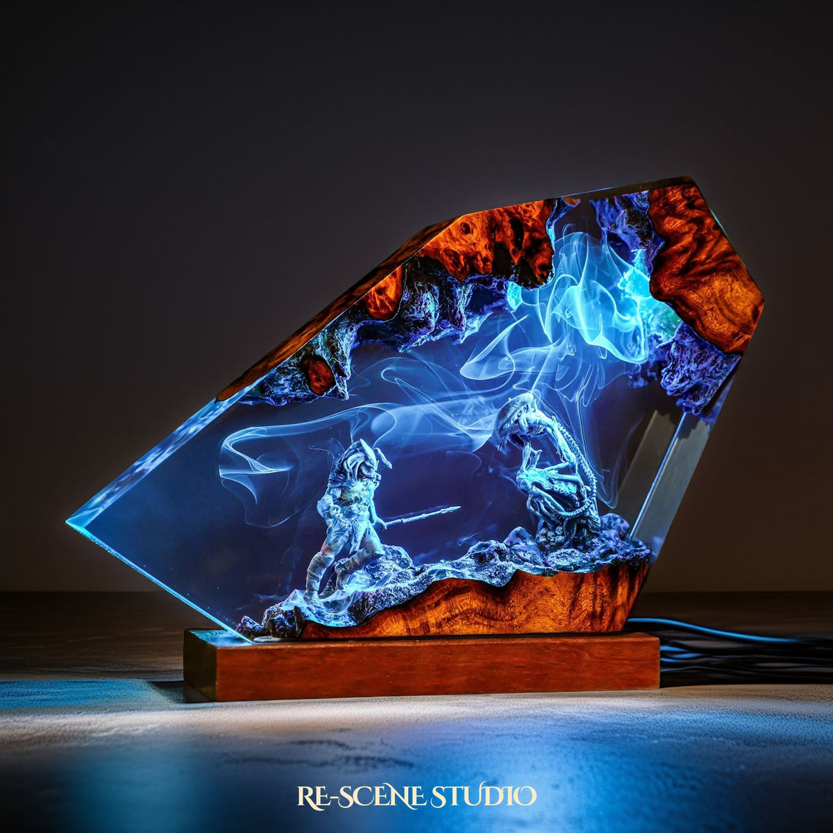 Space Explorer vs Xenomorph Resin Lamp from another angle, handmade Alien LED resin lamp