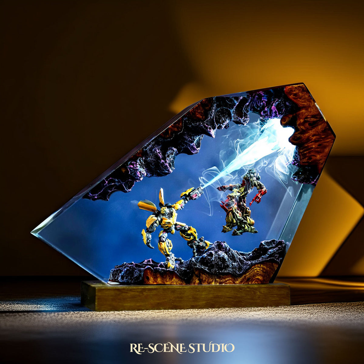 Bumblebee vs Decepticon Resin Lamp, detailed display