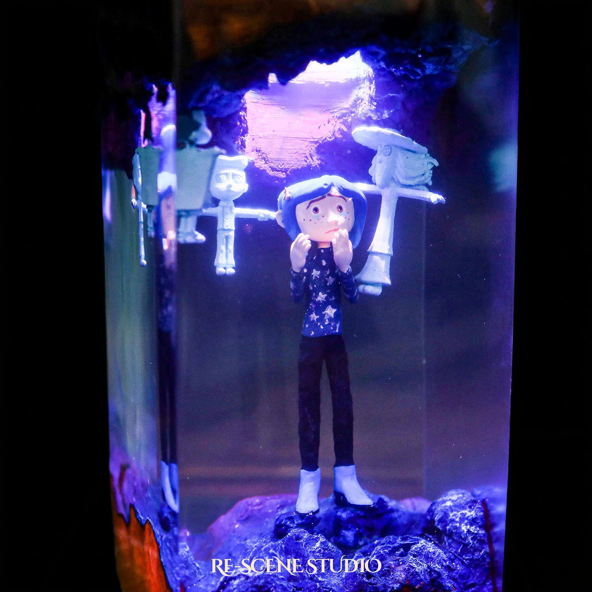 Coraline Resin Lamp, detailed display