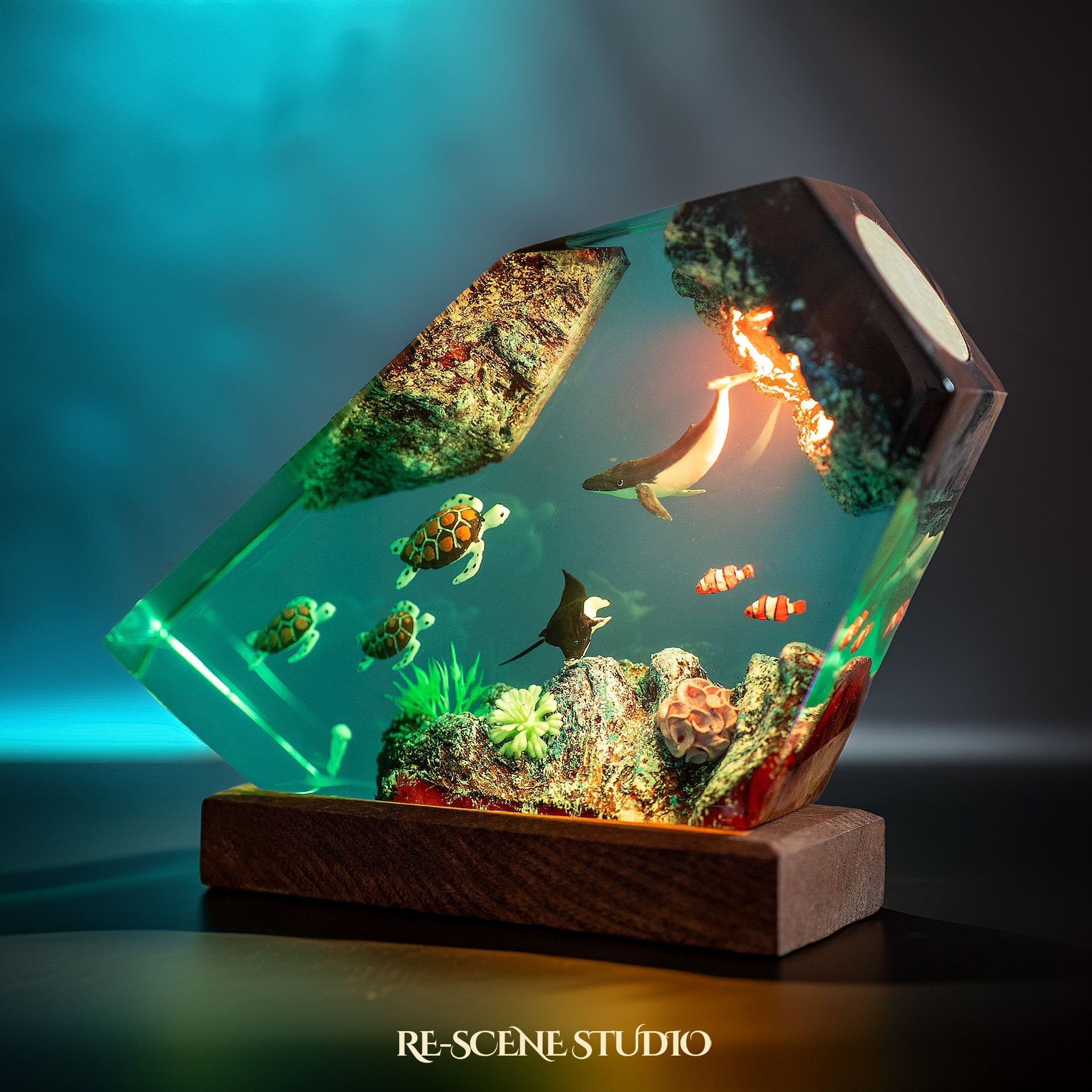 ハンドメイド　50cmポリプテルス　フィギュア　レプリカ　熱帯魚　オブジェ Humpback Whale & Turtle Reef Resin Lamp | Ocean Diorama Night