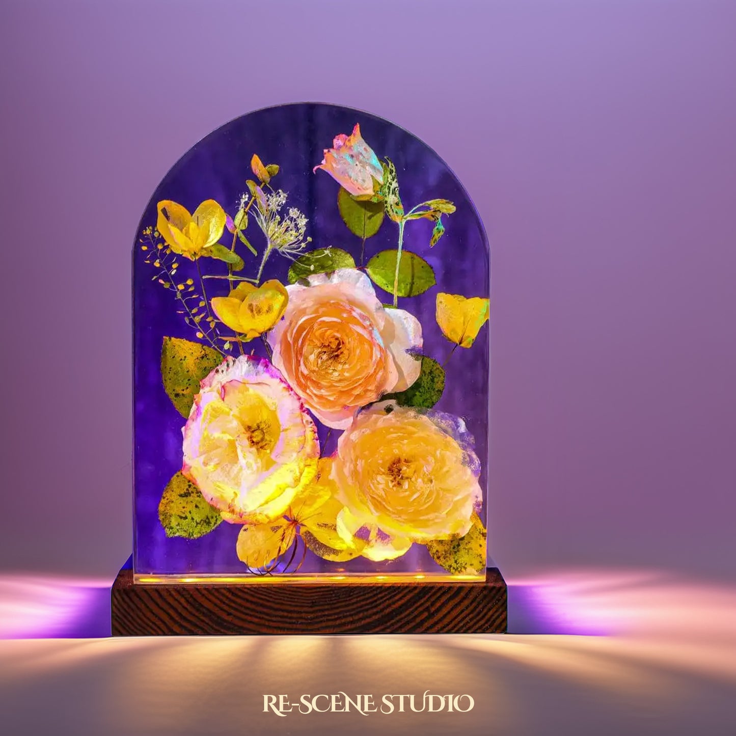 Lisianthus Bouquet Resin Lamp Size M: 5.9x7.1" (15x18cm) / No Engraving – Handmade Epoxy Resin Lamp by Rescene Studio | Rescene Studio