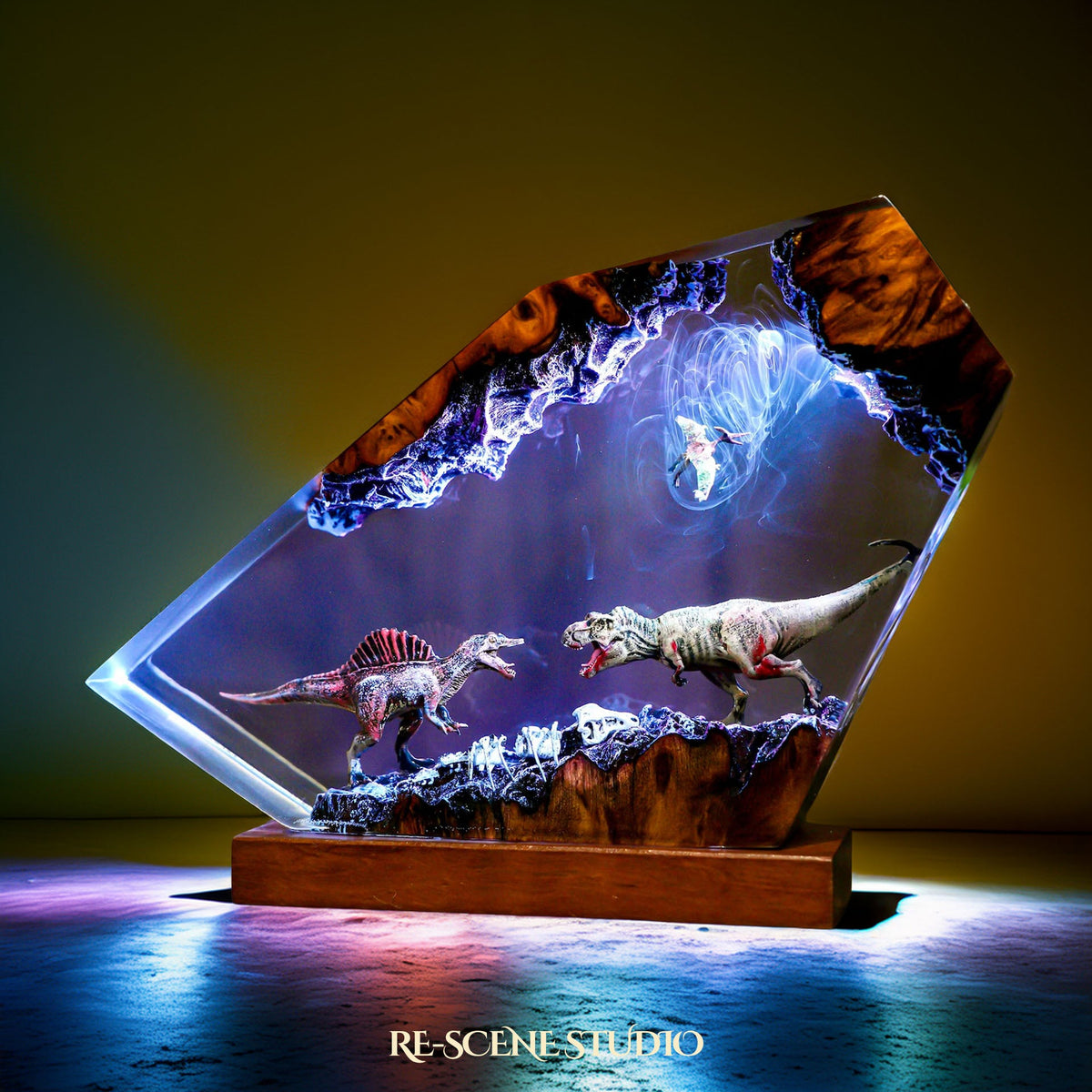 Spinosaurus vs T-rex Dinosaur Resin Lamp, detailed display