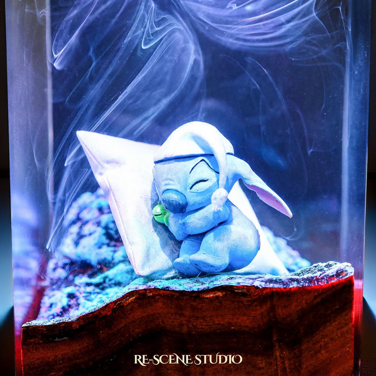 Glowing Stitch Resin Lamp V1: Disney fan decor sealed in crystal-clear epoxy resin