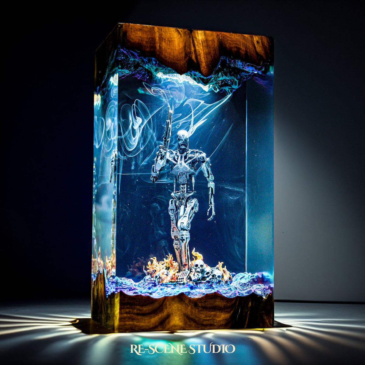 T-800 Endoskeleton Resin Lamp, detailed display