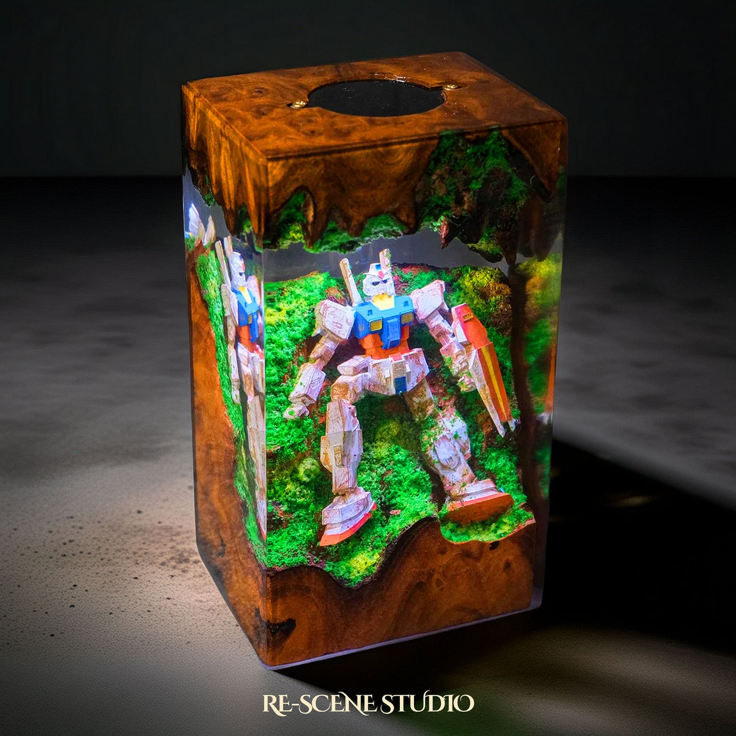 Mecha Pilot Armor Resin Lamp — Detailed Display | Premium 3D Resin Diorama with RGB Color-Changing Light