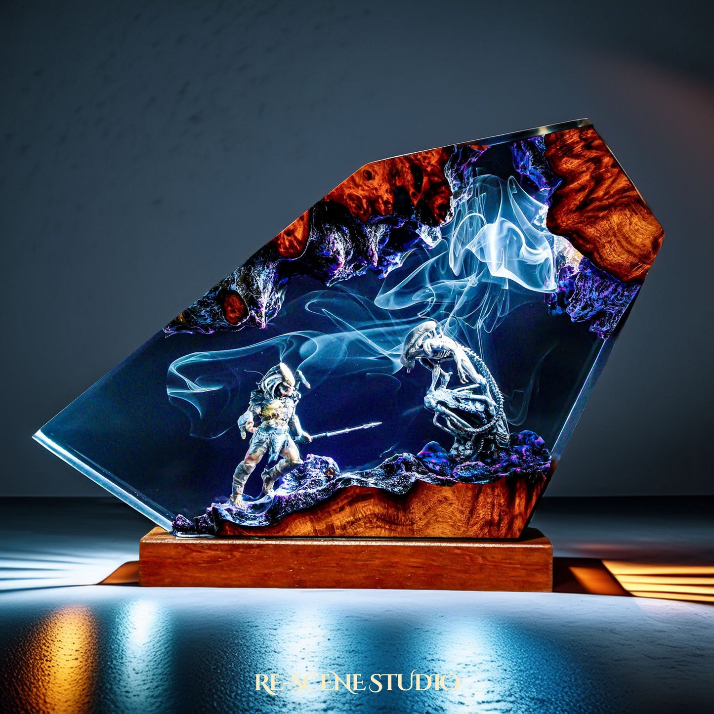 Space Explorer vs Xenomorph - Alien Resin Lamp