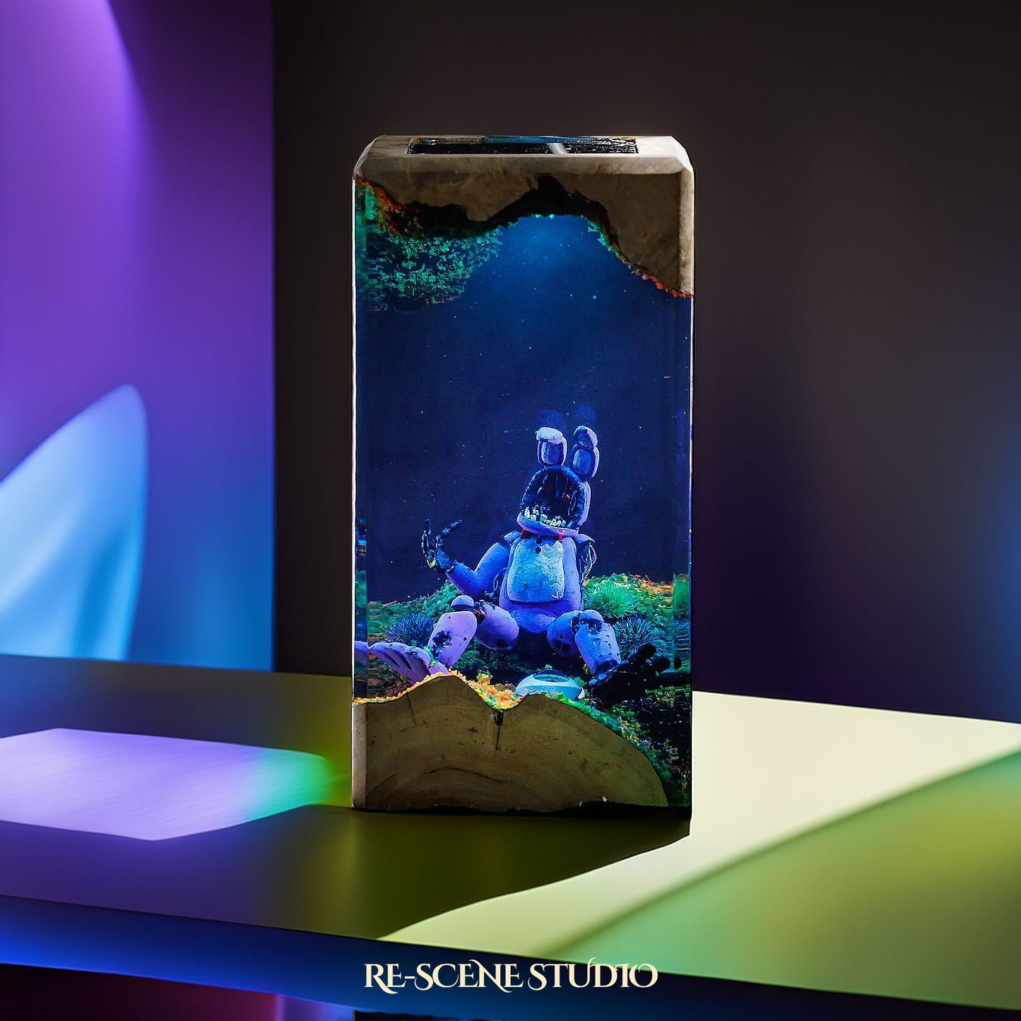 Bonnie Grassfield Resin Epoxy Lamp Multicolor / Size XL: 8.5 x 8.5 x 16 (cm) – Handmade Resin Lamp by Rescene Studio | Rescene Studio