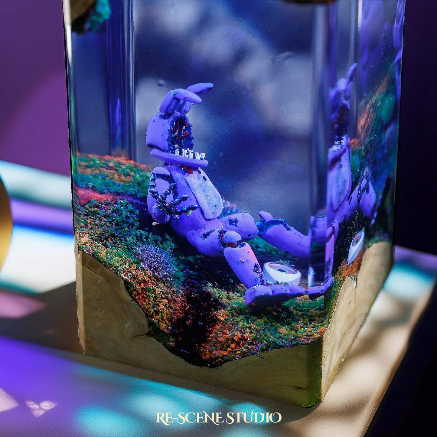 Bonnie Grassfield Resin Epoxy Lamp Multicolor / Size XL: 8.5 x 8.5 x 16 (cm) – Handmade Resin Lamp by Rescene Studio | Rescene Studio