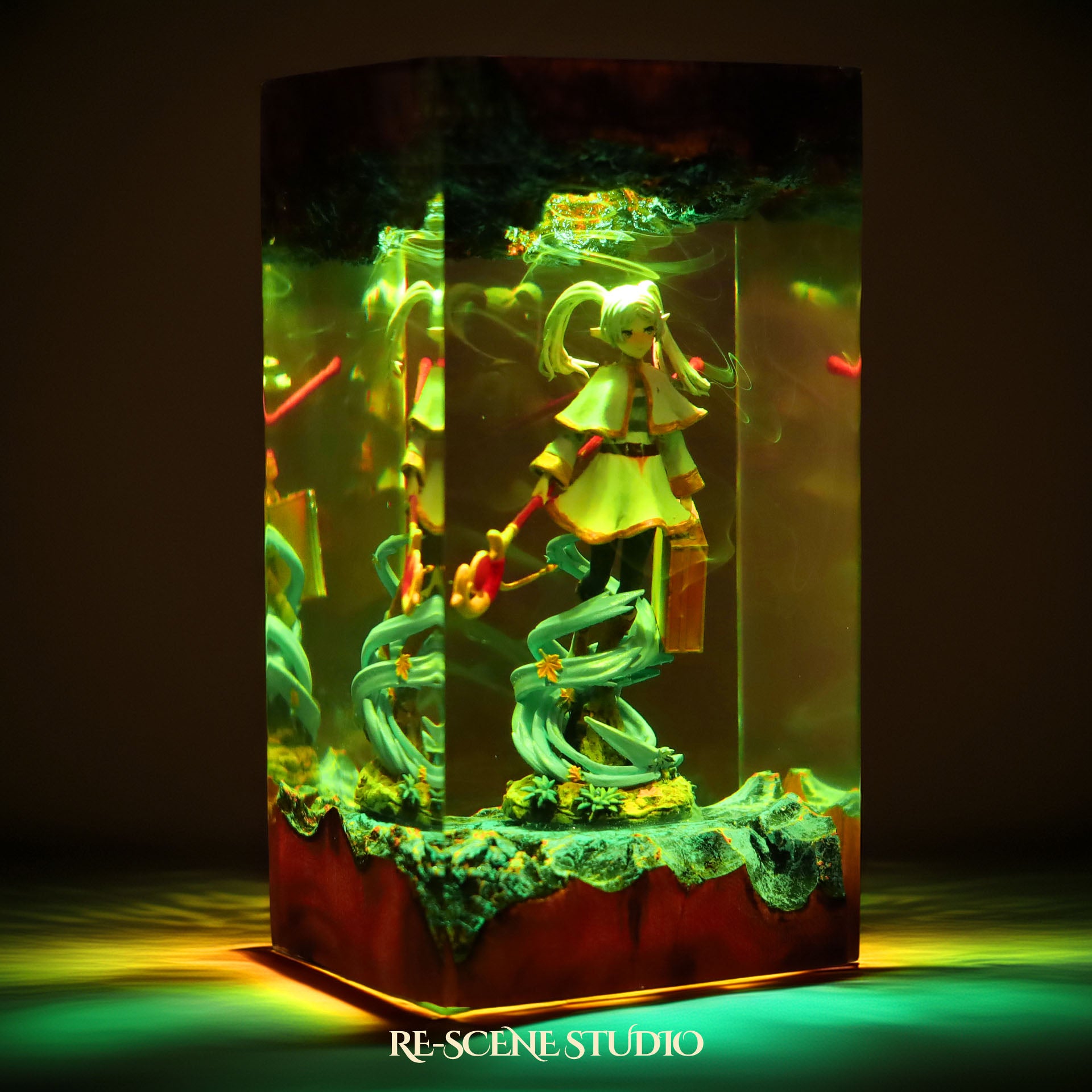 F.rie.ren Resin Lamp — Closeup Detail | Original Epoxy Resin Sculpture with Built-in LED Glow