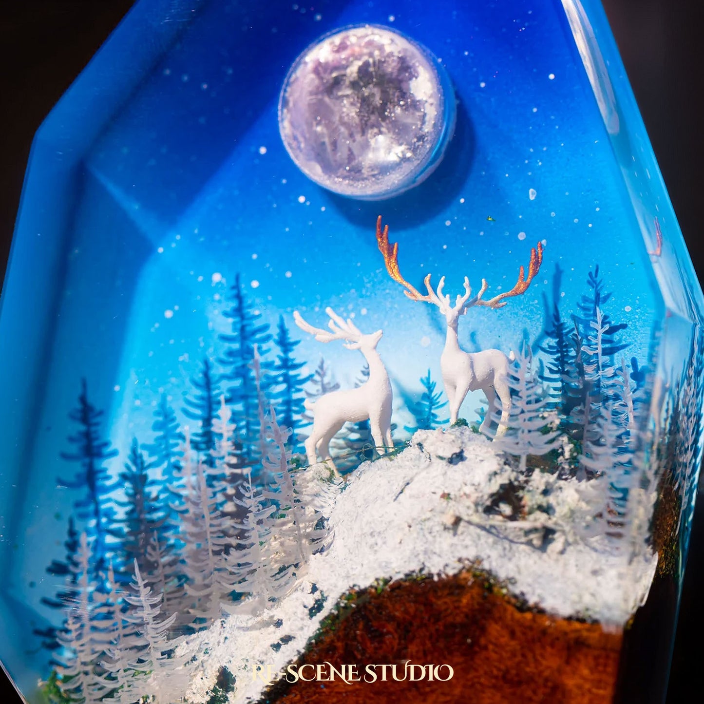 Deer on Snowy Mountain Resin Lamp Multicolor / Size M: 8 x 12 (cm) – Handmade Resin Lamp by Rescene Studio | Rescene Studio