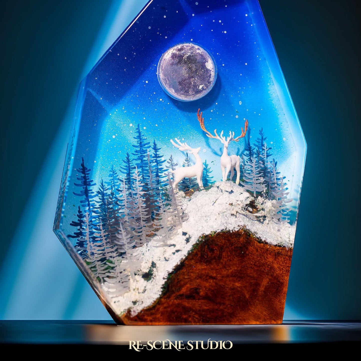 Deer on Snowy Mountain Resin Lamp Multicolor / Size M: 8 x 12 (cm) – Handmade Resin Lamp by Rescene Studio | Rescene Studio