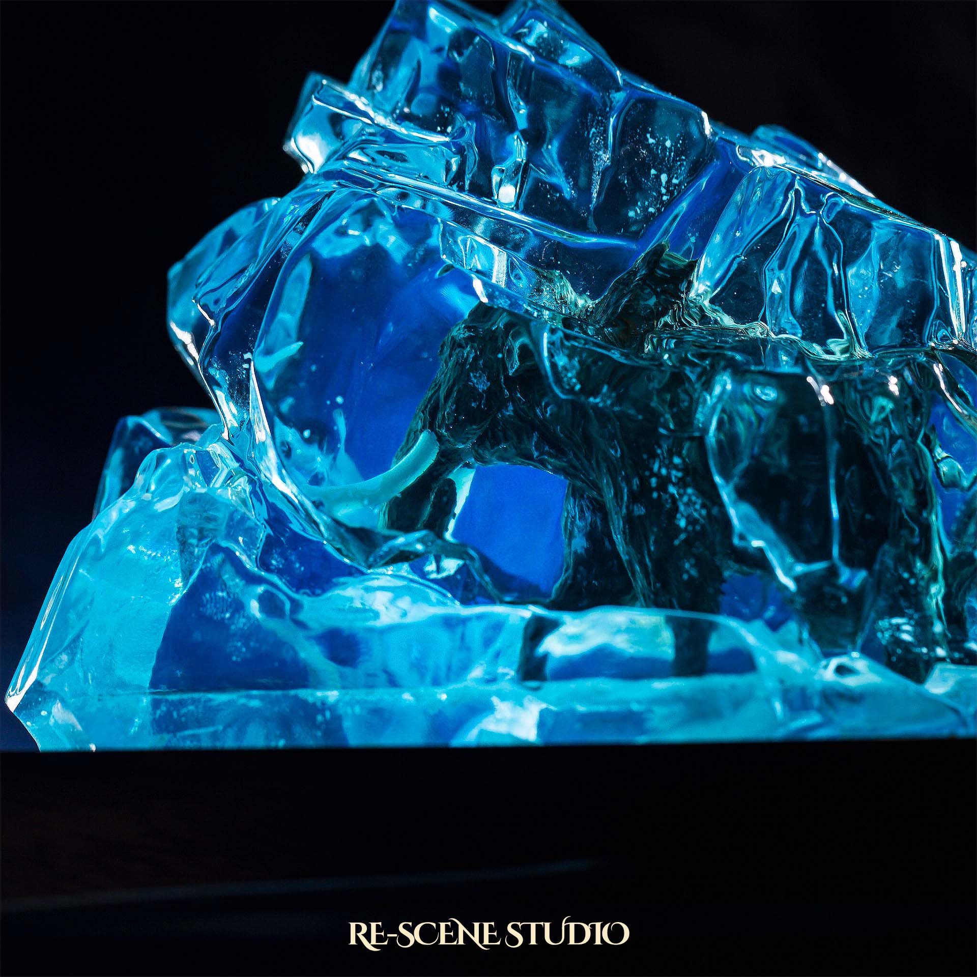 Frozen Mammoth Resin Epoxy Lamp Multicolor / Size M: 32 x 24 (cm) – Handmade Epoxy Resin Lamp by Rescene Studio | Rescene Studio