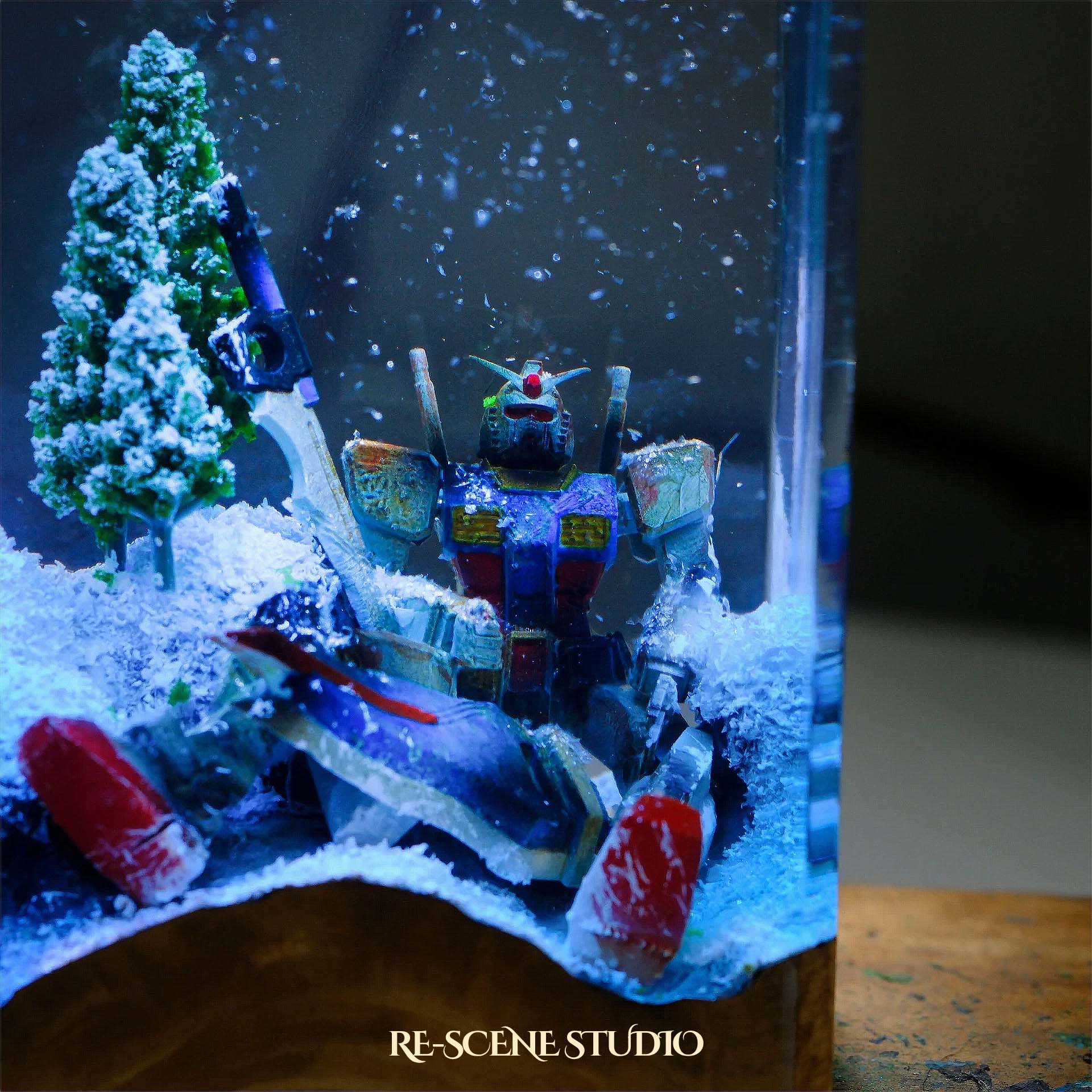 Gundam Snowfield Resin Epoxy Lamp Multicolor / Size XL: 8.5 x 8.5 x 16 (cm) – Handmade Epoxy Resin Lamp by Rescene Studio | Rescene Studio