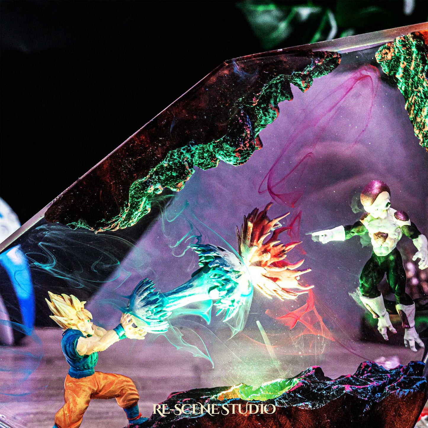 Goku vs Frieza Resin Lamp V2 — Side Profile View | Handmade Pop-Culture Resin Art, Perfect Themed Gift