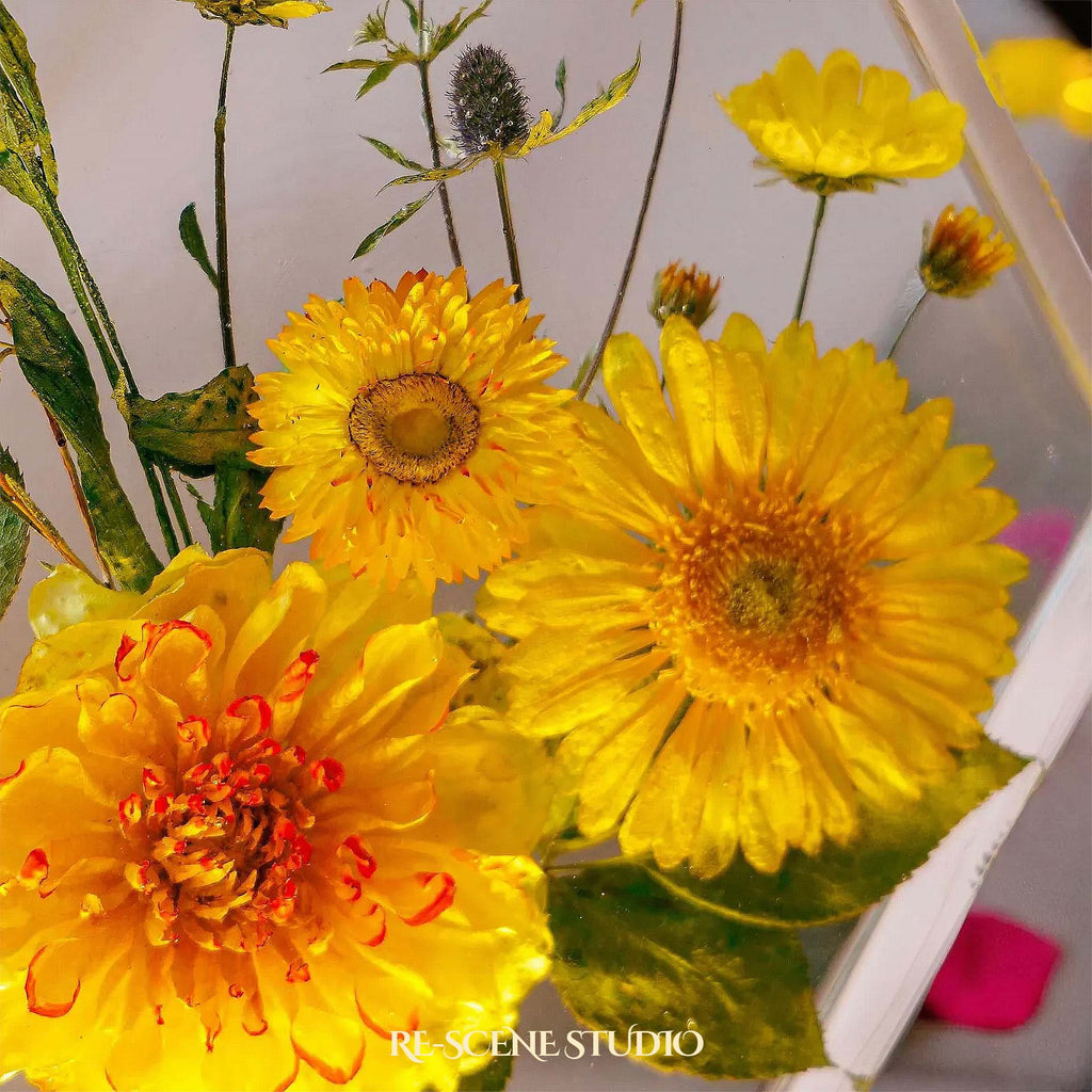 Golden Daisy Blossom Resin Epoxy Lamp Multicolor / Size L – Handmade Epoxy Resin Lamp by Rescene Studio | Rescene Studio