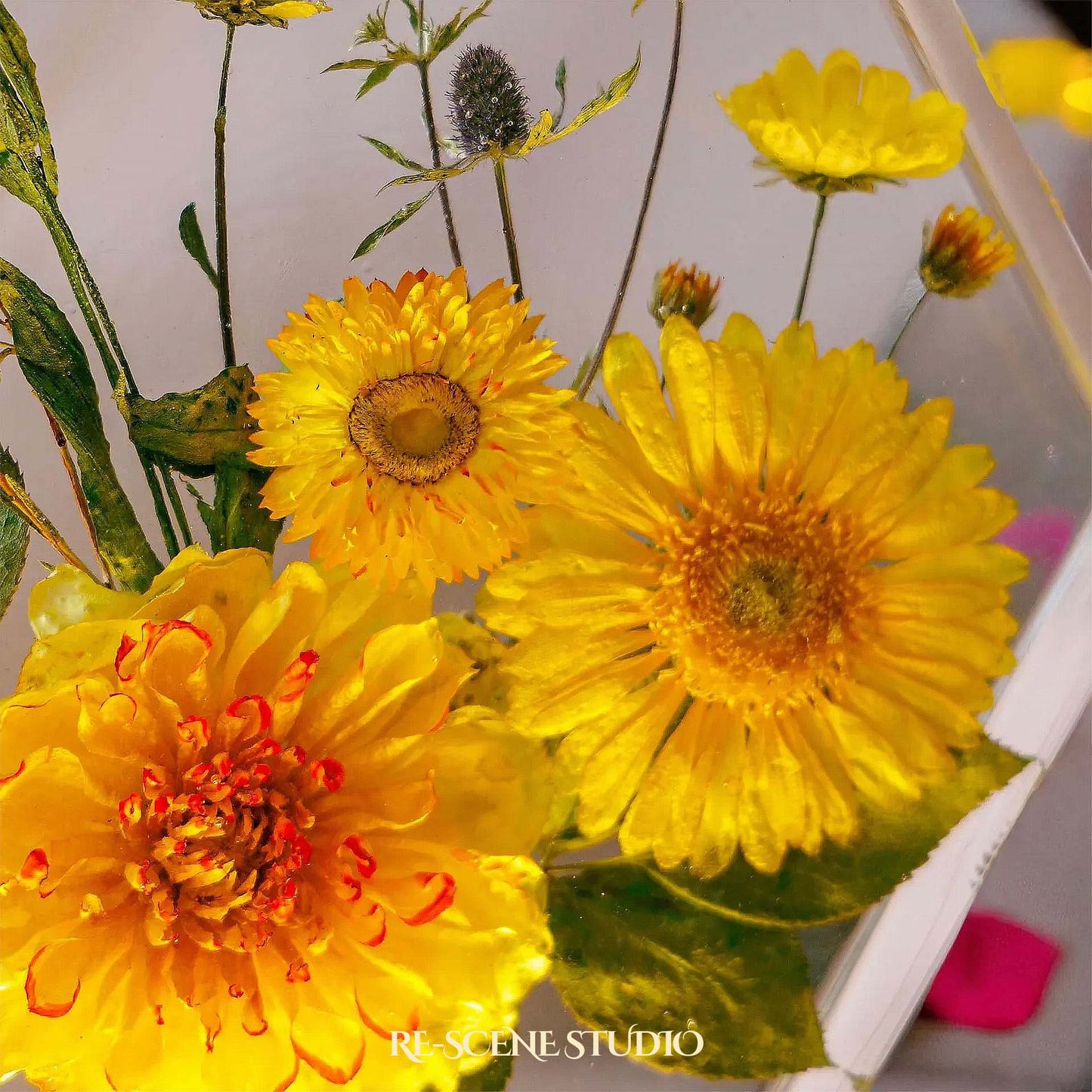 Golden Daisy Blossom Resin Epoxy Lamp Multicolor / Size L – Handmade Resin Lamp by Rescene Studio | Rescene Studio