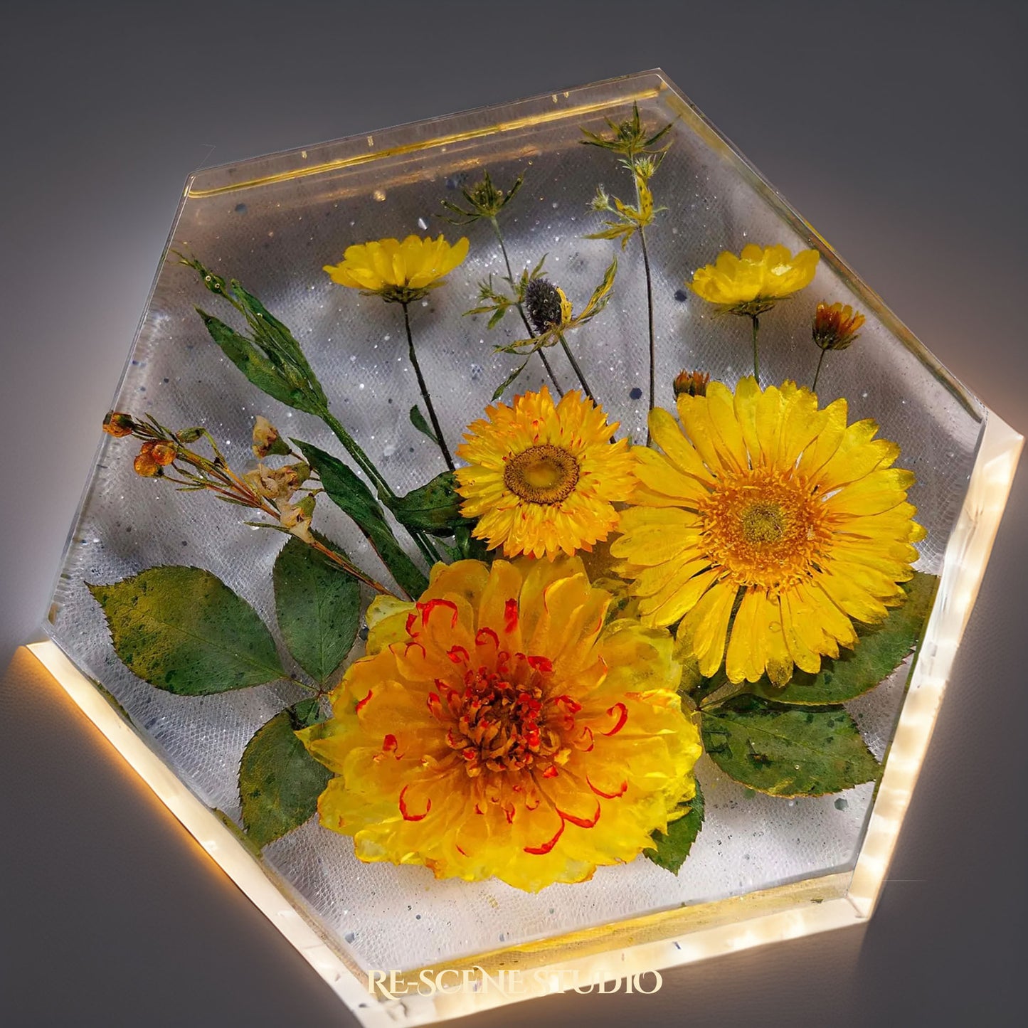 Golden Daisy Blossom Resin Epoxy Lamp Multicolor / Size L – Handmade Resin Lamp by Rescene Studio | Rescene Studio