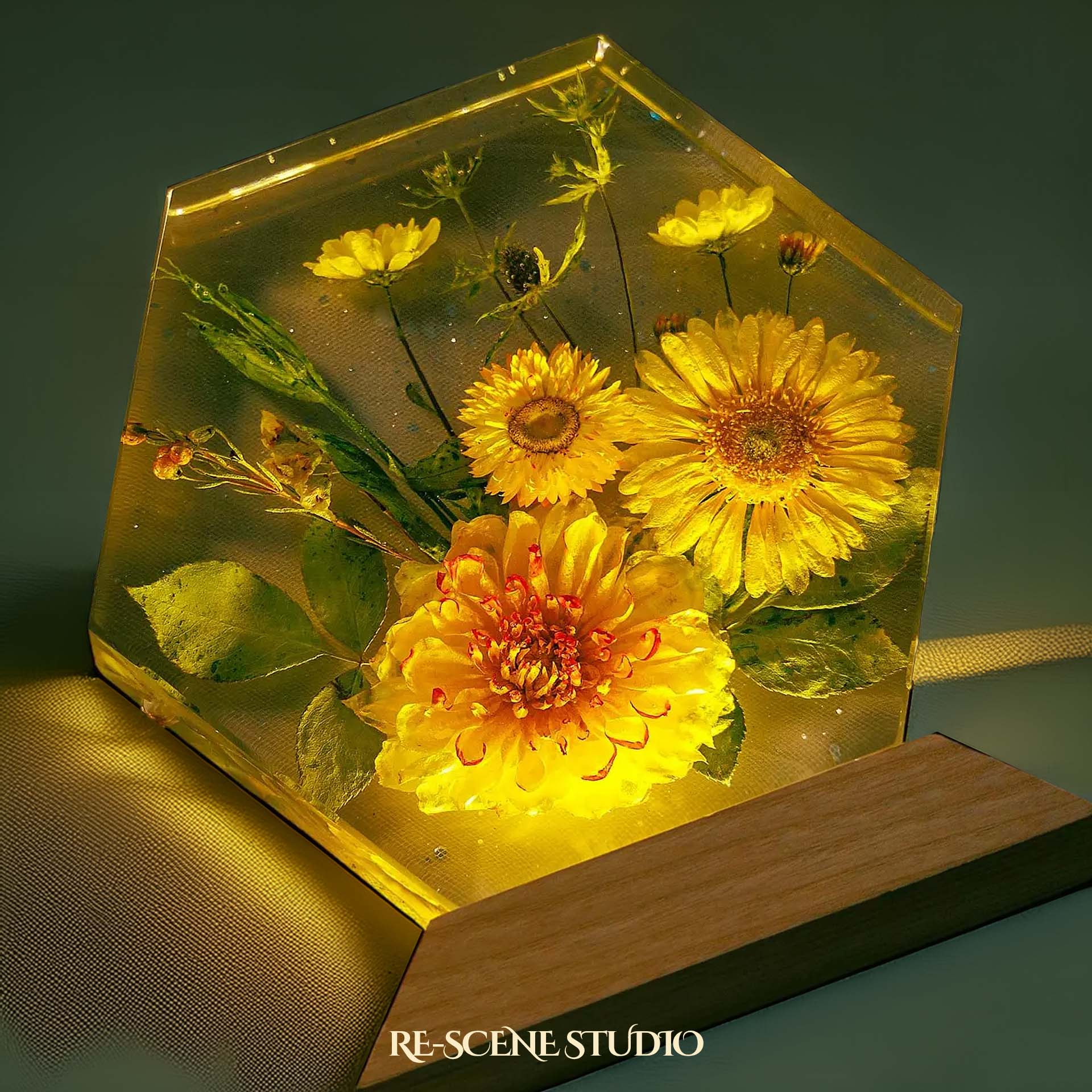 Golden Daisy Blossom Resin Epoxy Lamp Multicolor / Size L – Handmade Epoxy Resin Lamp by Rescene Studio | Rescene Studio