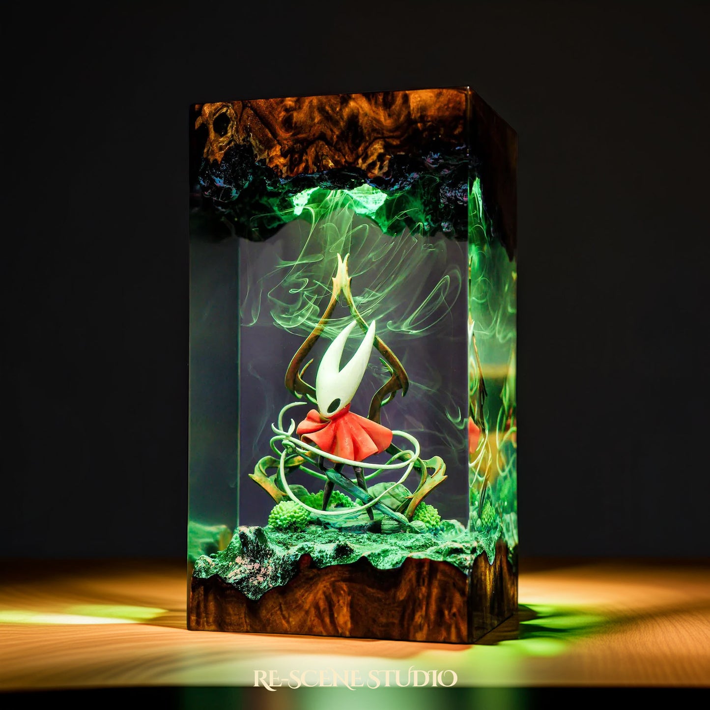 Hornet Resin Lamp - Hollow Knight: Silksong