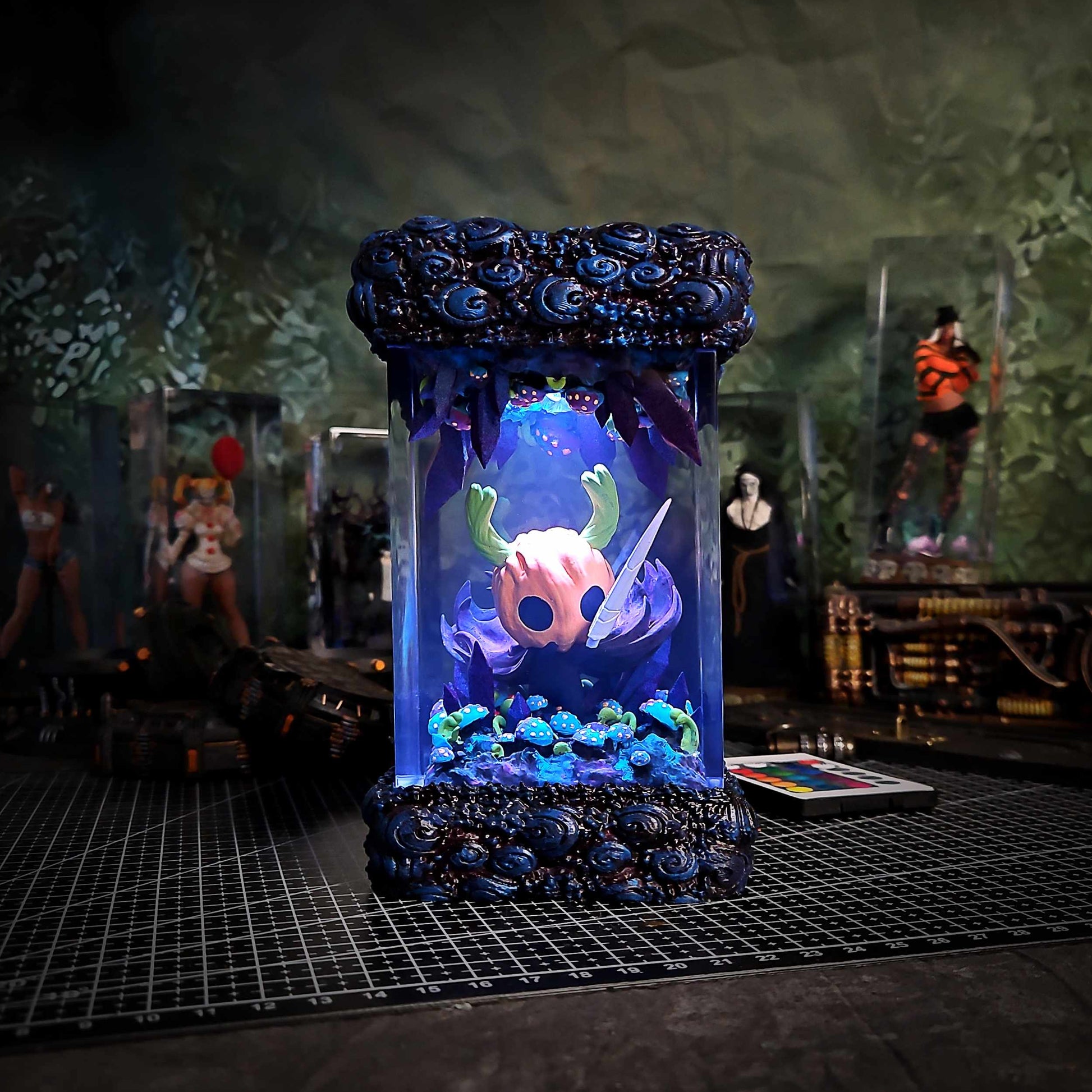 Hollow Knight Halloween Resin Lamp - Hollow Knight Multicolor / Size M – Handmade Epoxy Resin Lamp by Rescene Studio | Rescene Studio