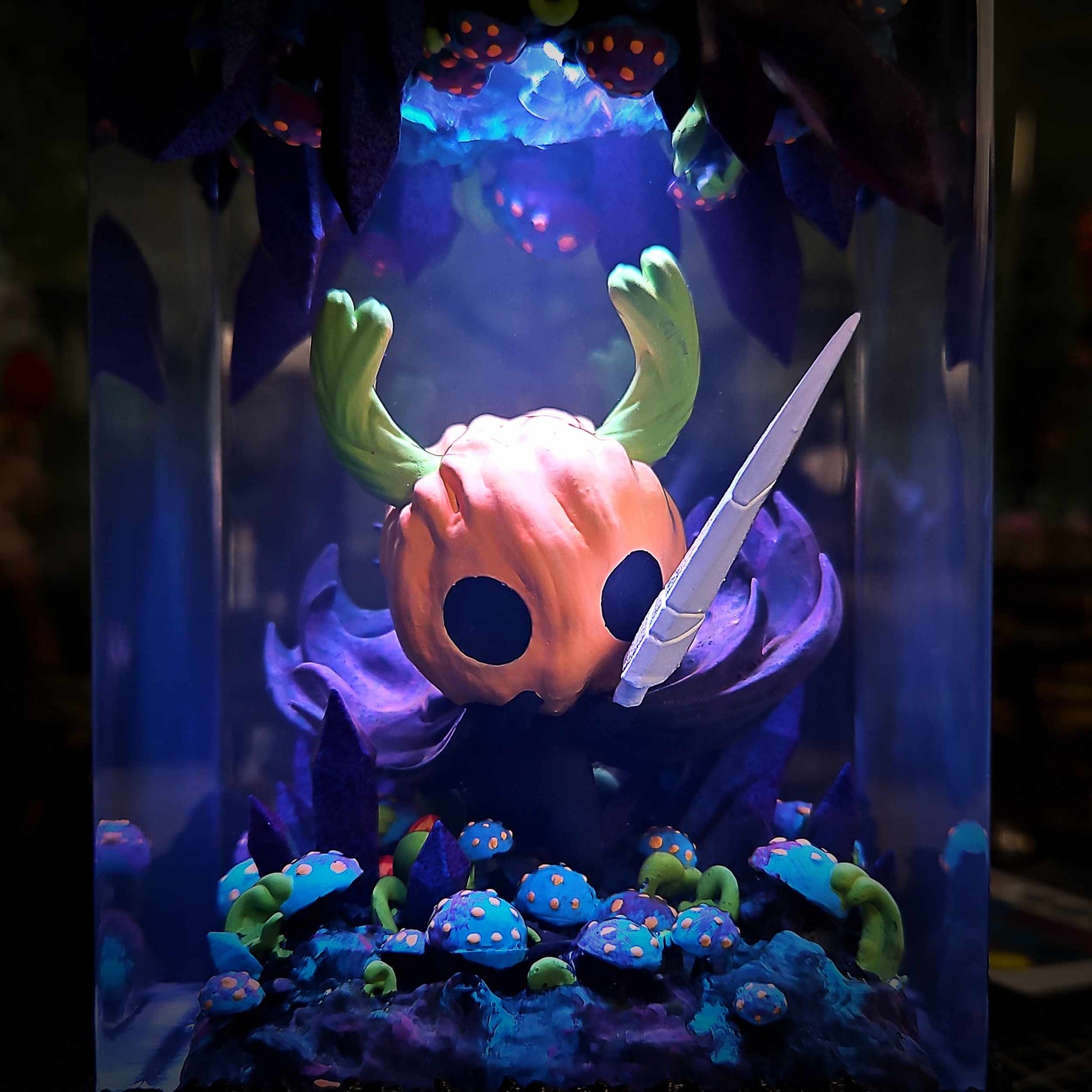 Hollow Knight Halloween Resin Lamp - Hollow Knight Multicolor / Size M – Handmade Epoxy Resin Lamp by Rescene Studio | Rescene Studio