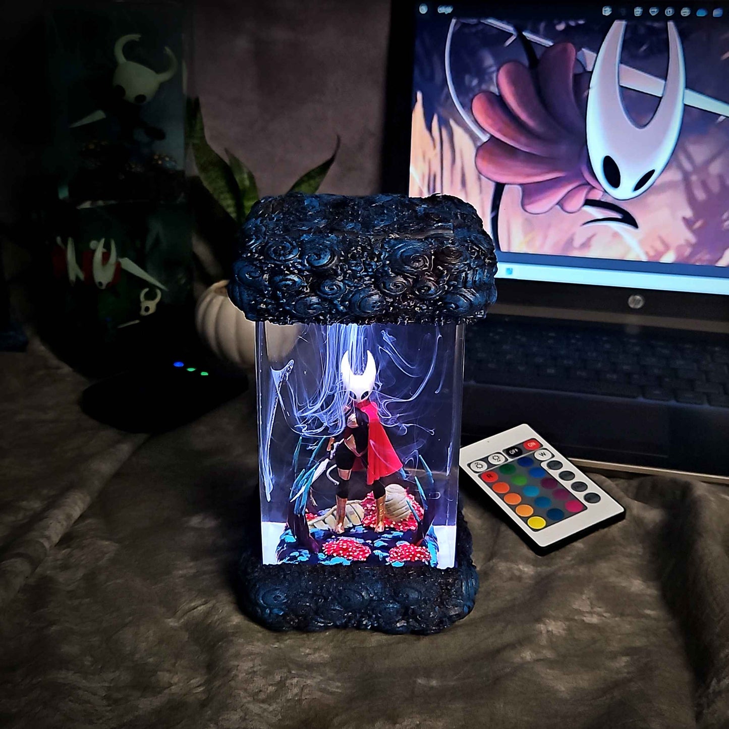 Hornet Resin Lamp – Hollow Knight Multicolor / Size M – Handmade Resin Lamp by Rescene Studio | Rescene Studio