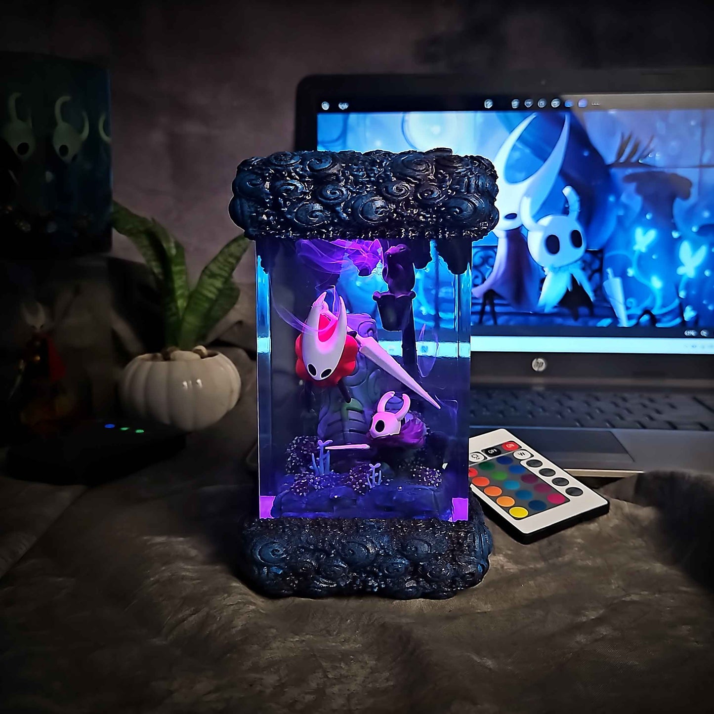 Hornet & The Knight Resin Lamp – Hollow Knight Multicolor / Size M – Handmade Resin Lamp by Rescene Studio | Rescene Studio