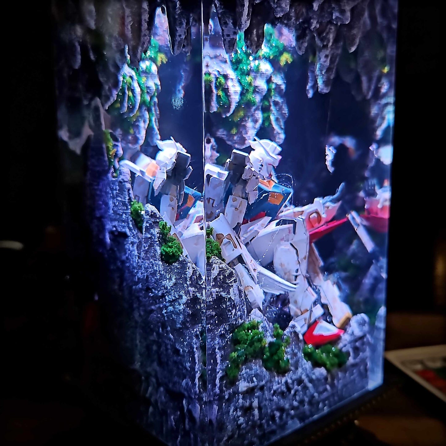 RX-78-2 Gundam Resin Lamp - Mobile Suit Gundam Multicolor / Size M – Handmade Resin Lamp by Rescene Studio | Rescene Studio