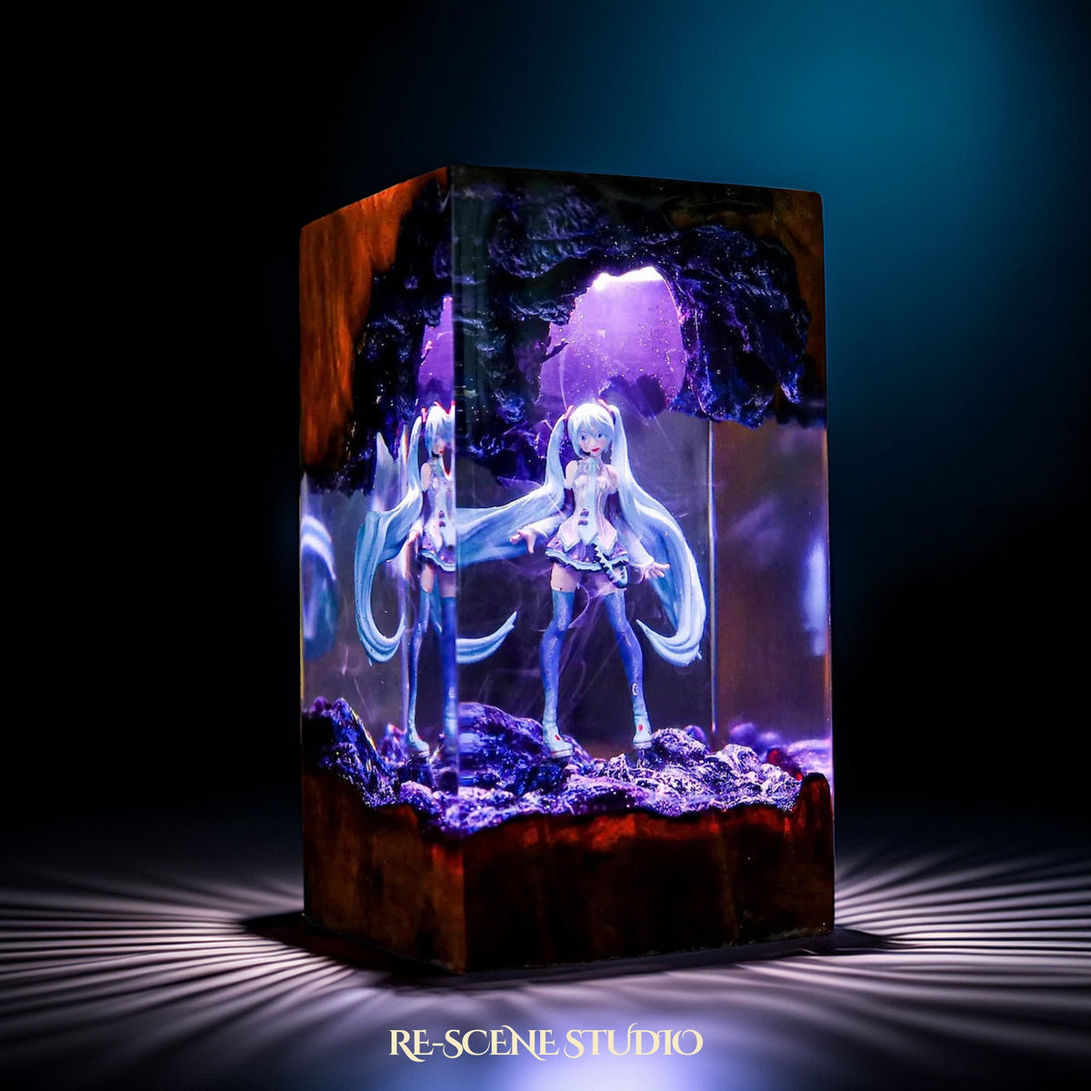 Hatsune Miku Resin Lamp V1, detailed display