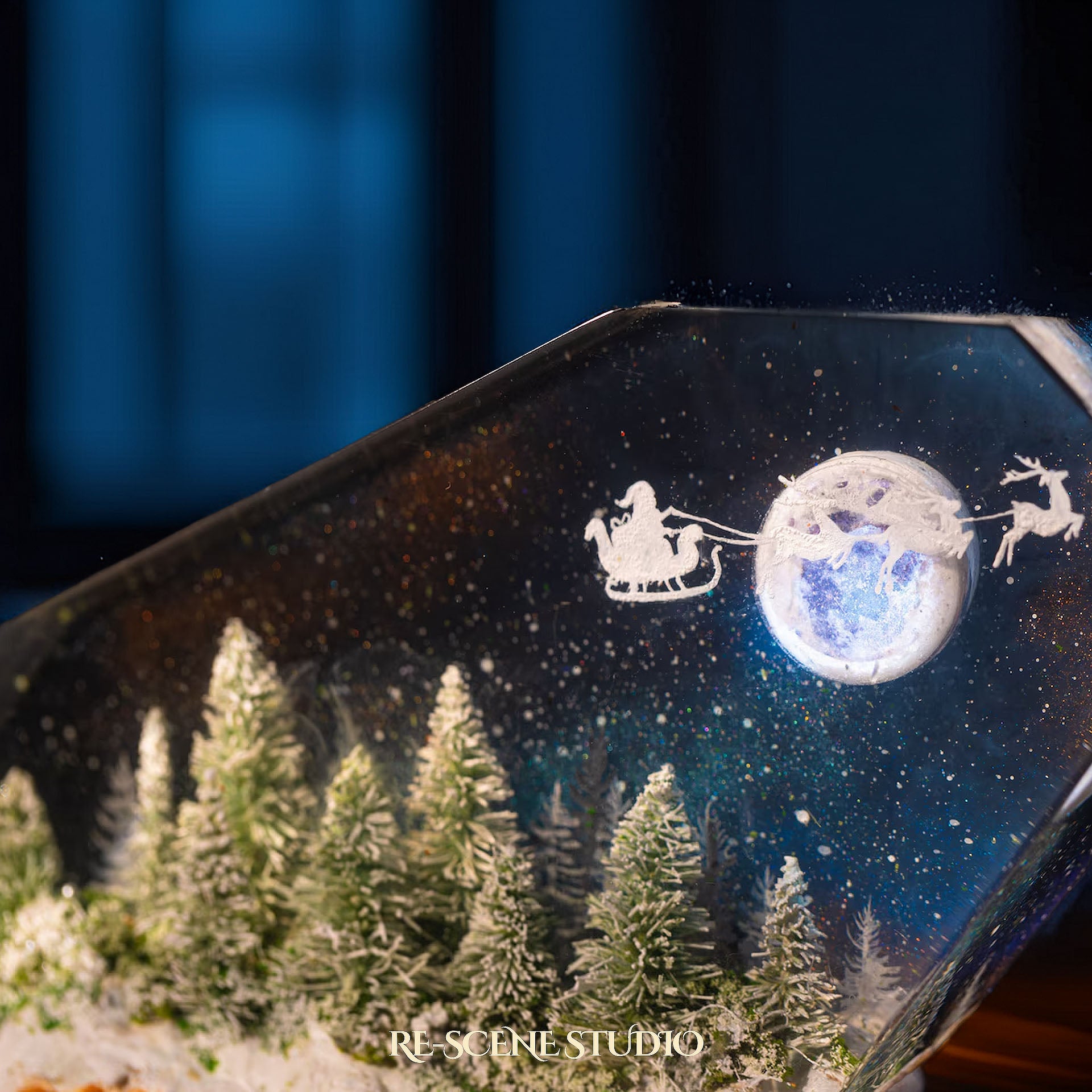 Santa Sleigh Night Ride Resin Epoxy Lamp Multicolor / Size M: 16 x 10 (cm) – Handmade Epoxy Resin Lamp by Rescene Studio | Rescene Studio
