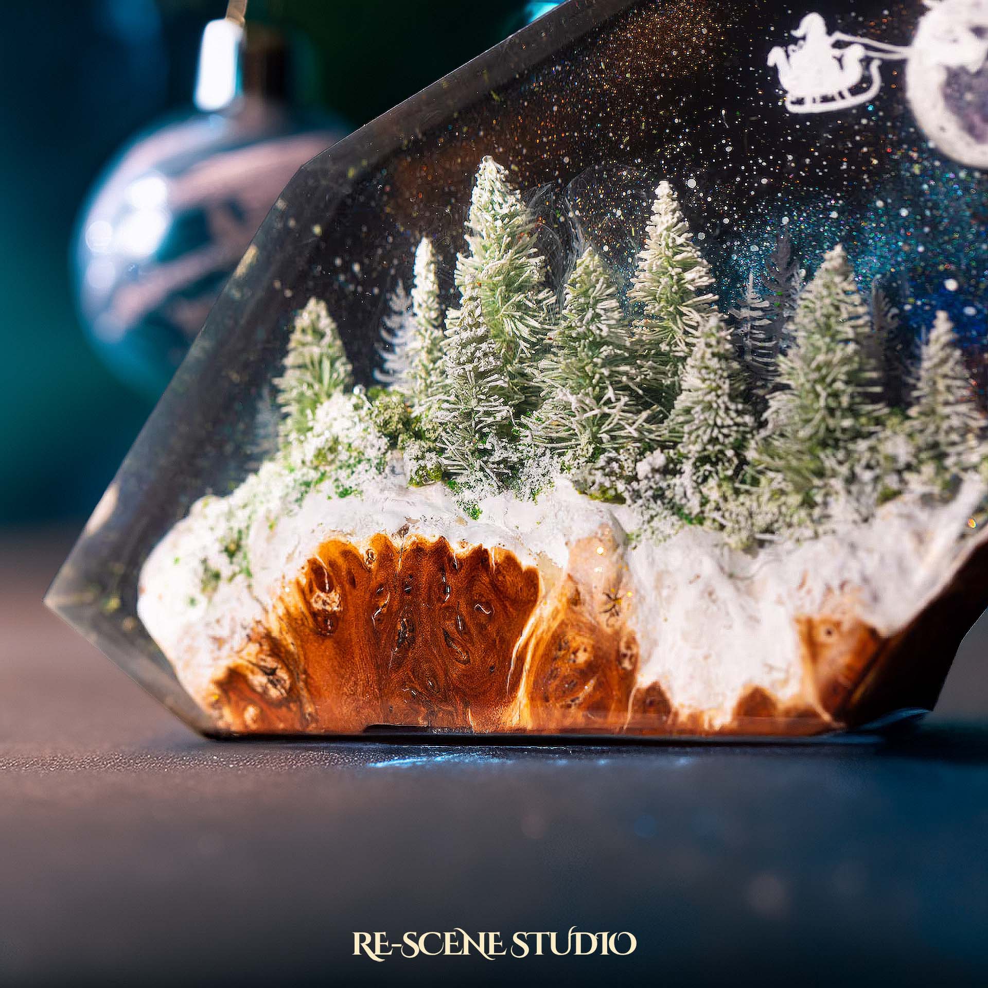 Santa Sleigh Night Ride Resin Epoxy Lamp Multicolor / Size M: 16 x 10 (cm) – Handmade Epoxy Resin Lamp by Rescene Studio | Rescene Studio