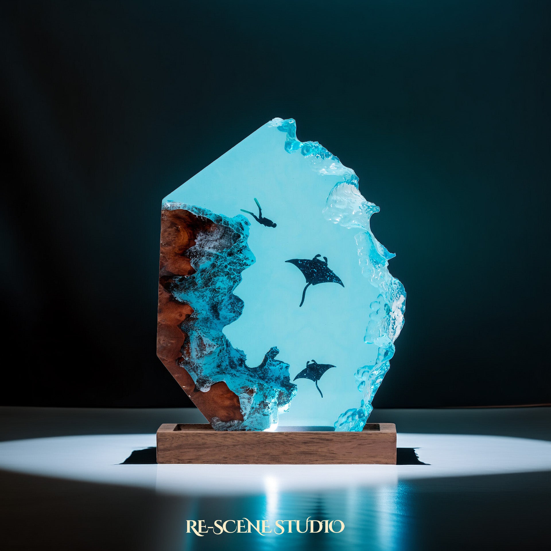 Ocean Depths Manta Ray Epoxy Resin Lamp Multicolor / Size M: 11 x 12 (cm) – Handmade Epoxy Resin Lamp by Rescene Studio | Rescene Studio