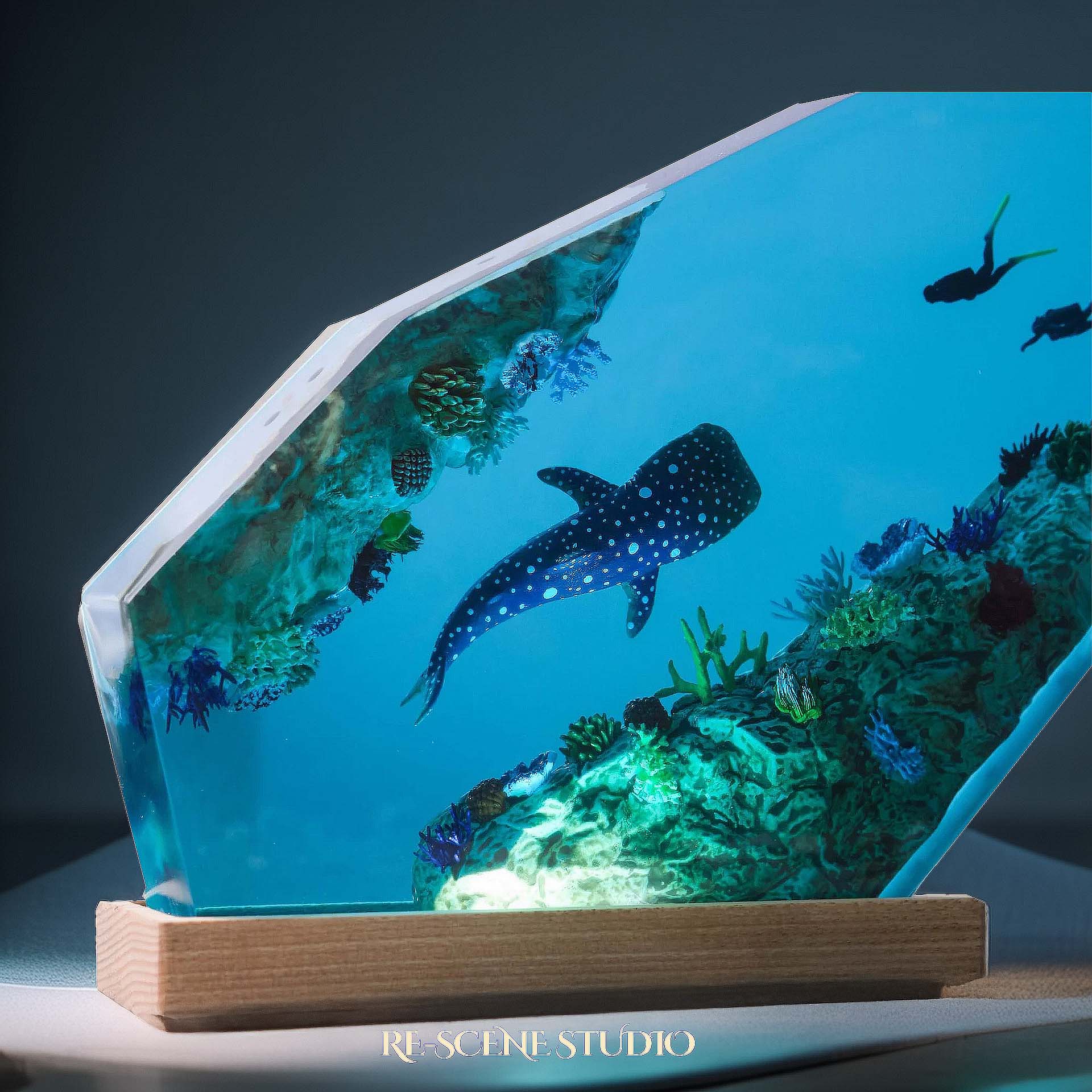 Ocean Serenity Manta Ray Epoxy Resin Lamp Multicolor / Size M: 16 x 10 (cm) – Handmade Epoxy Resin Lamp by Rescene Studio | Rescene Studio