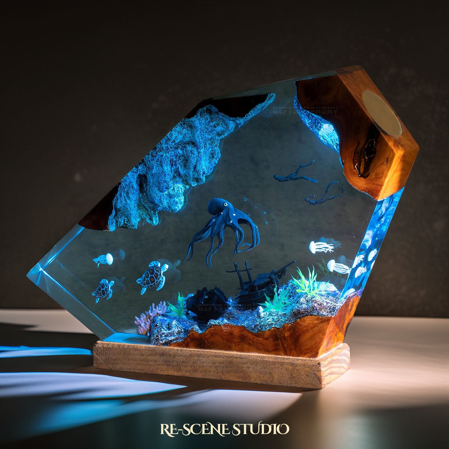 Deep Sea Octopus & Divers Resin Lamp Multicolor / Size M: 5.9" x 4.7" – Handmade Epoxy Resin Lamp by Rescene Studio | Rescene Studio