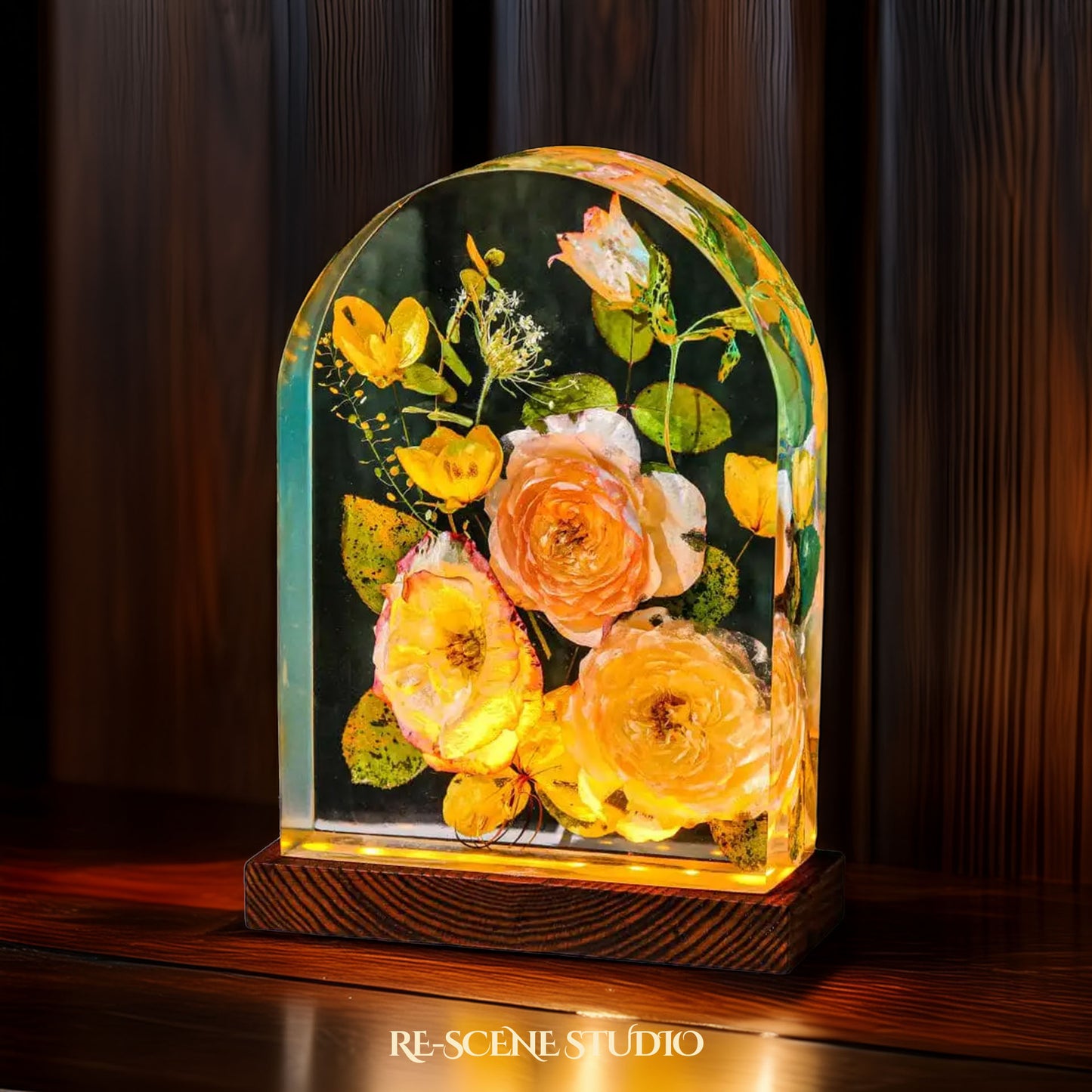 Lisianthus Bouquet Resin Lamp Size M: 5.9x7.1" (15x18cm) / No Engraving – Handmade Epoxy Resin Lamp by Rescene Studio | Rescene Studio