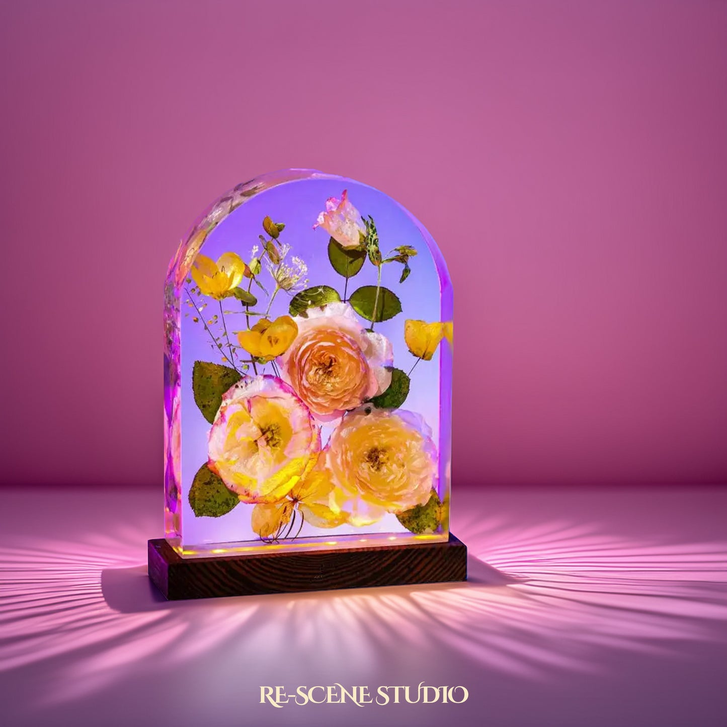Lisianthus Bouquet Resin Lamp Size M: 5.9x7.1" (15x18cm) / No Engraving – Handmade Epoxy Resin Lamp by Rescene Studio | Rescene Studio