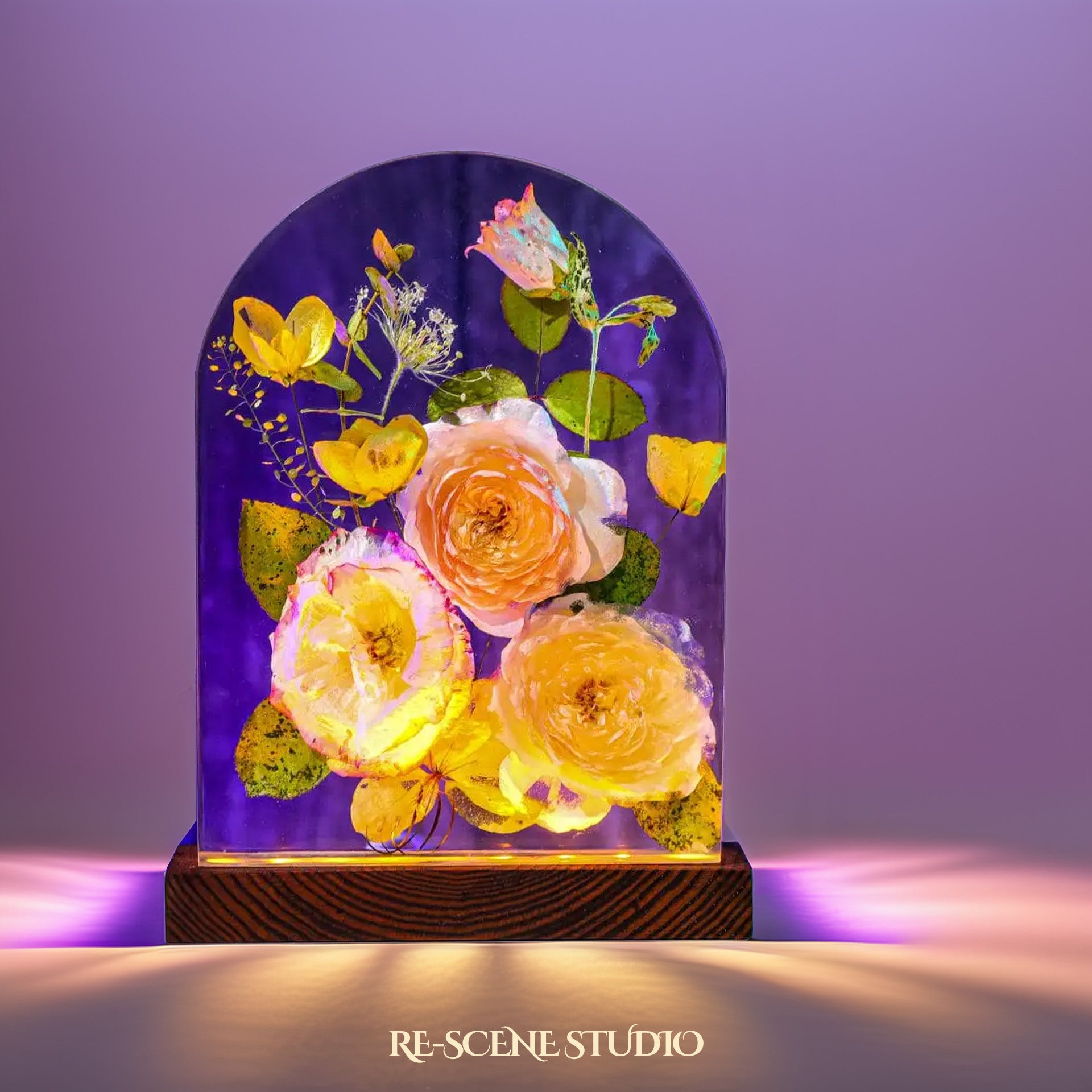 Lisianthus Bouquet Resin Lamp Size M: 5.9x7.1" (15x18cm) / No Engraving – Handmade Epoxy Resin Lamp by Rescene Studio | Rescene Studio
