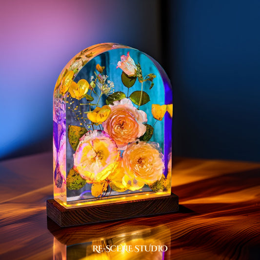 Lisianthus Bouquet Resin Lamp Size M: 5.9x7.1" (15x18cm) / No Engraving – Handmade Epoxy Resin Lamp by Rescene Studio | Rescene Studio