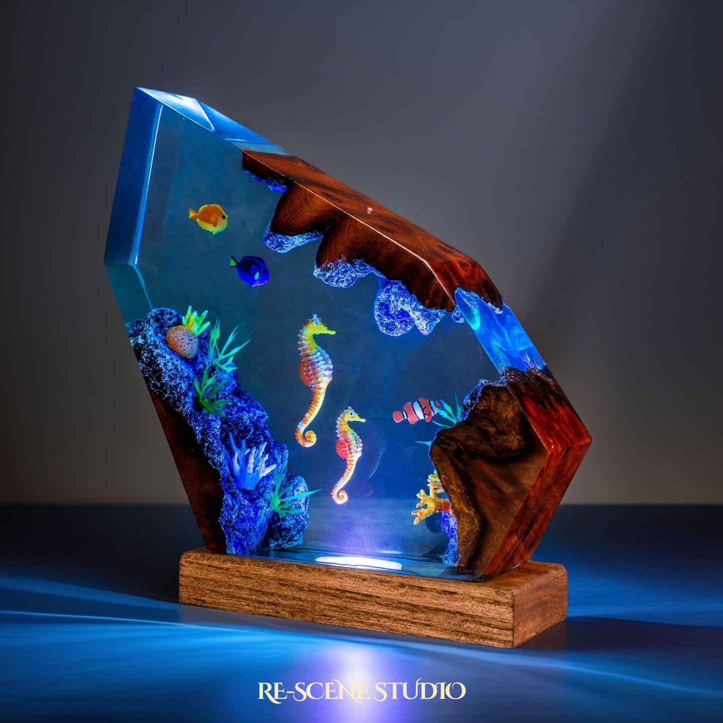 Twin Seahorses Resin Lamp