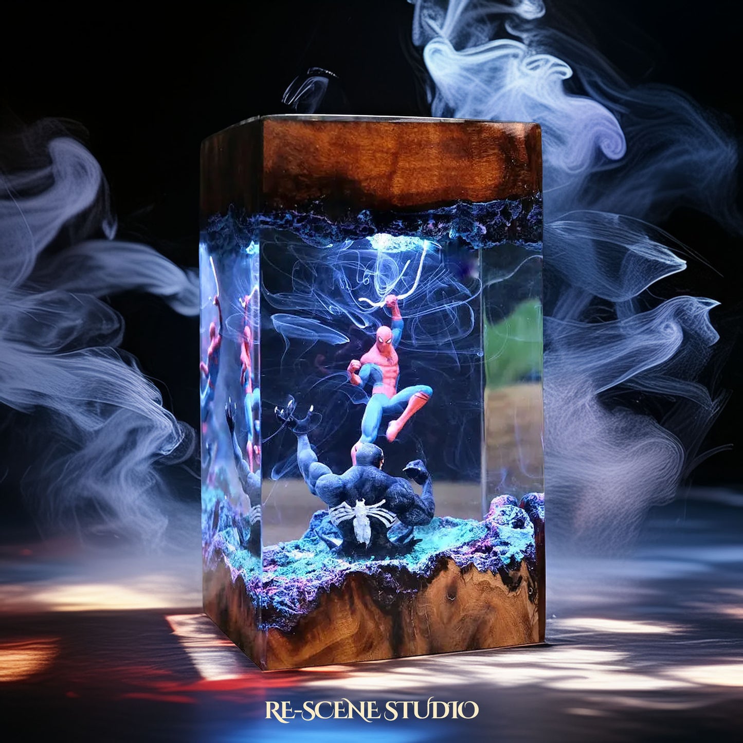 Spider-Man vs Venom Resin Lamp - Marvel Spider-Man