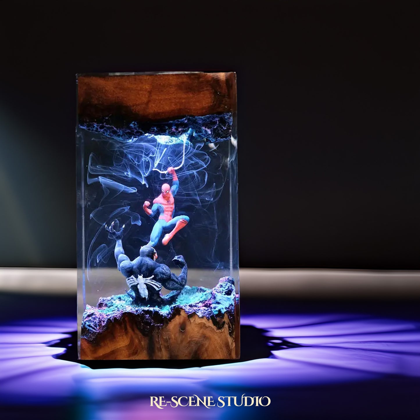 Spider-Man vs Venom Resin Lamp - Marvel Spider-Man