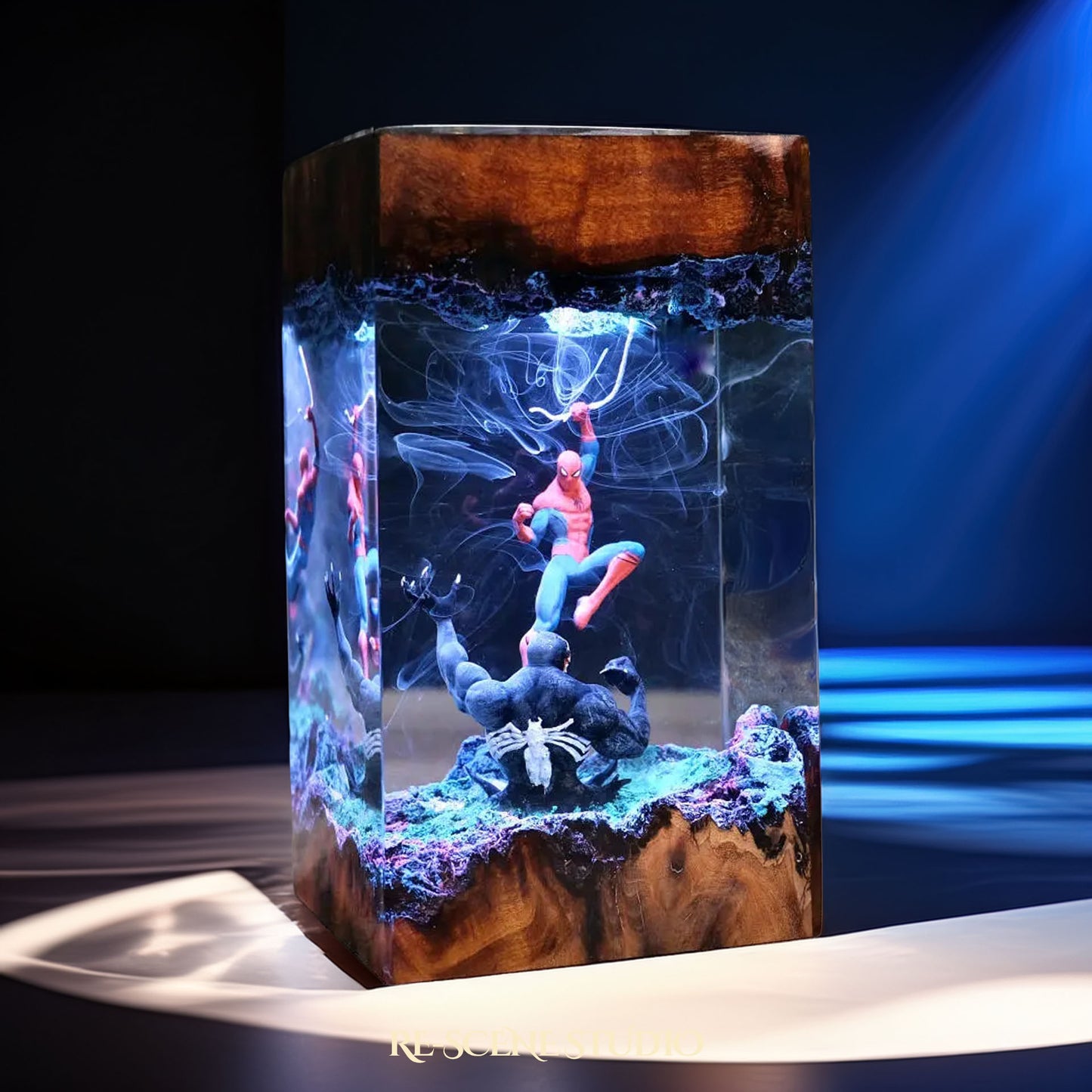 Spider-Man vs Venom Resin Lamp - Marvel Spider-Man