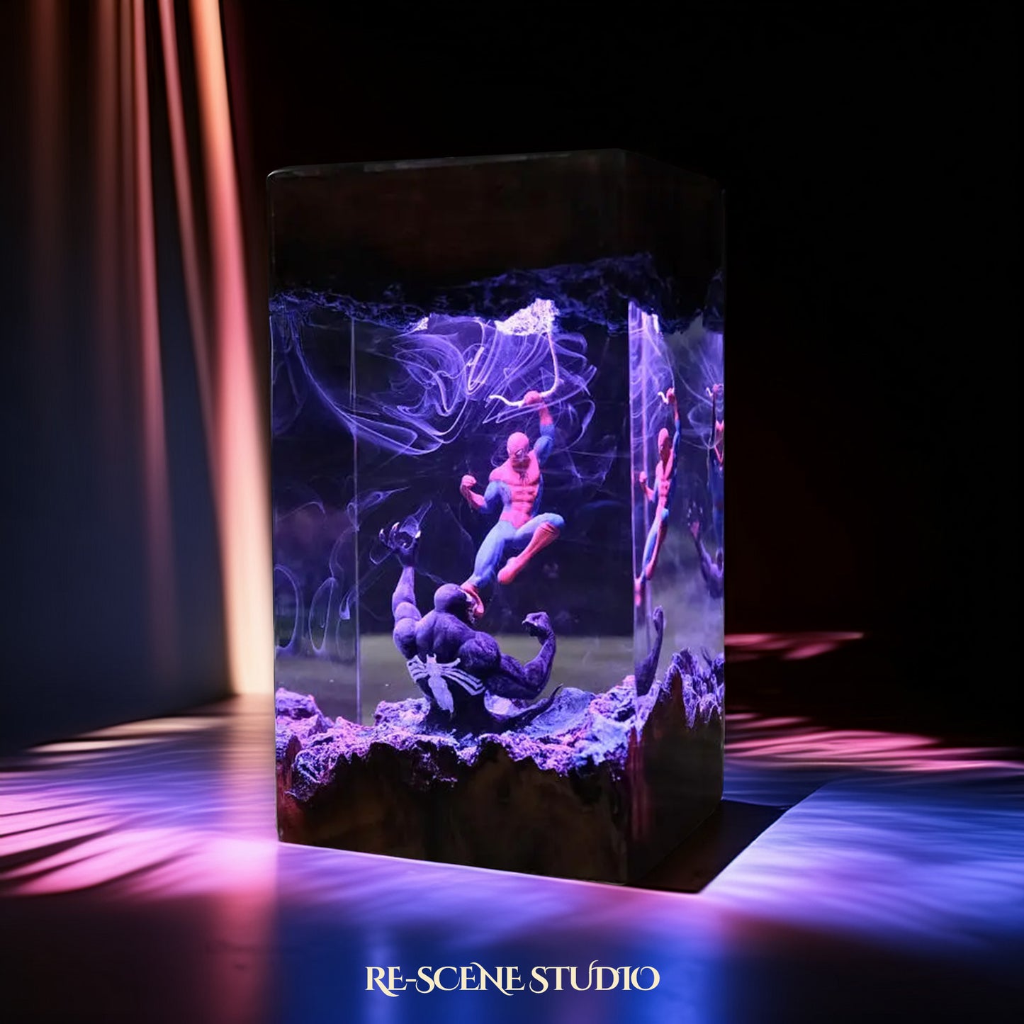 Spider-Man vs Venom Resin Lamp - Marvel Spider-Man