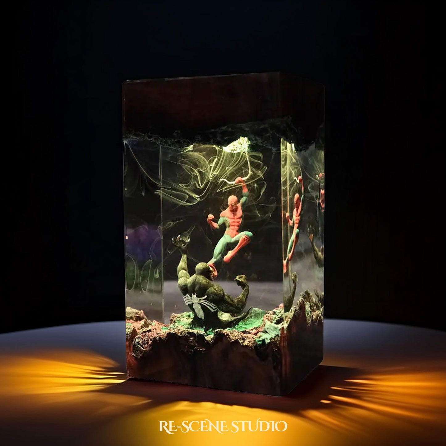 Spider-Man vs Venom Resin Lamp - Marvel Spider-Man