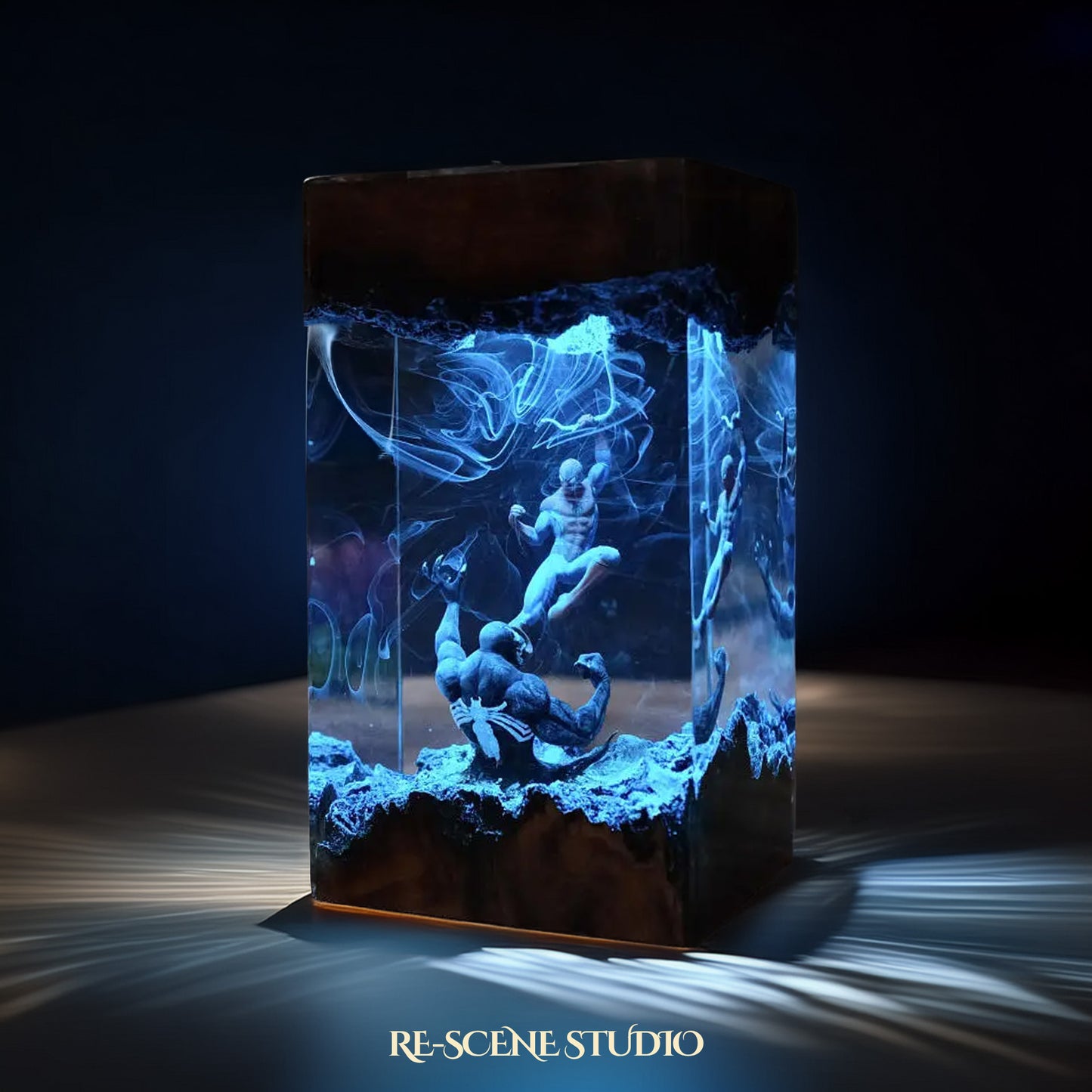 Spider-Man vs Venom Resin Lamp - Marvel Spider-Man