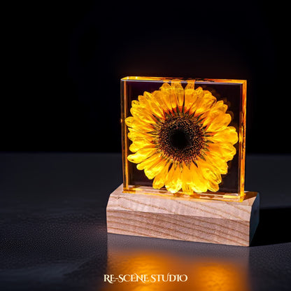 Sunflower Glow Resin Lamp Flower Only / No Engraving – Handmade Epoxy Resin Lamp by Rescene Studio | Rescene Studio