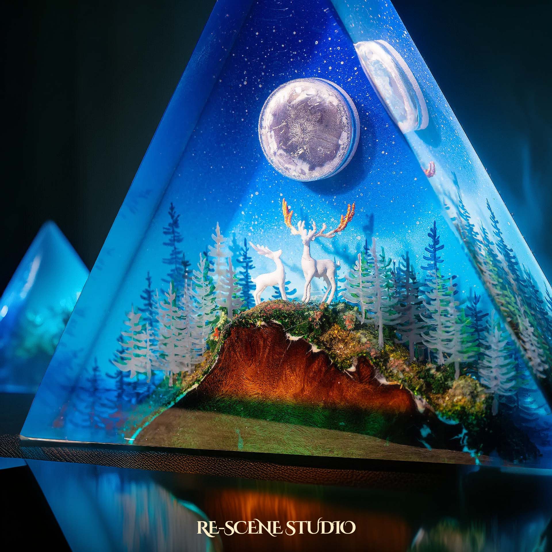 Moonlit Deer Triangle Epoxy Resin Lamp Multicolor / Size M: 13 x 11 (cm) – Handmade Epoxy Resin Lamp by Rescene Studio | Rescene Studio