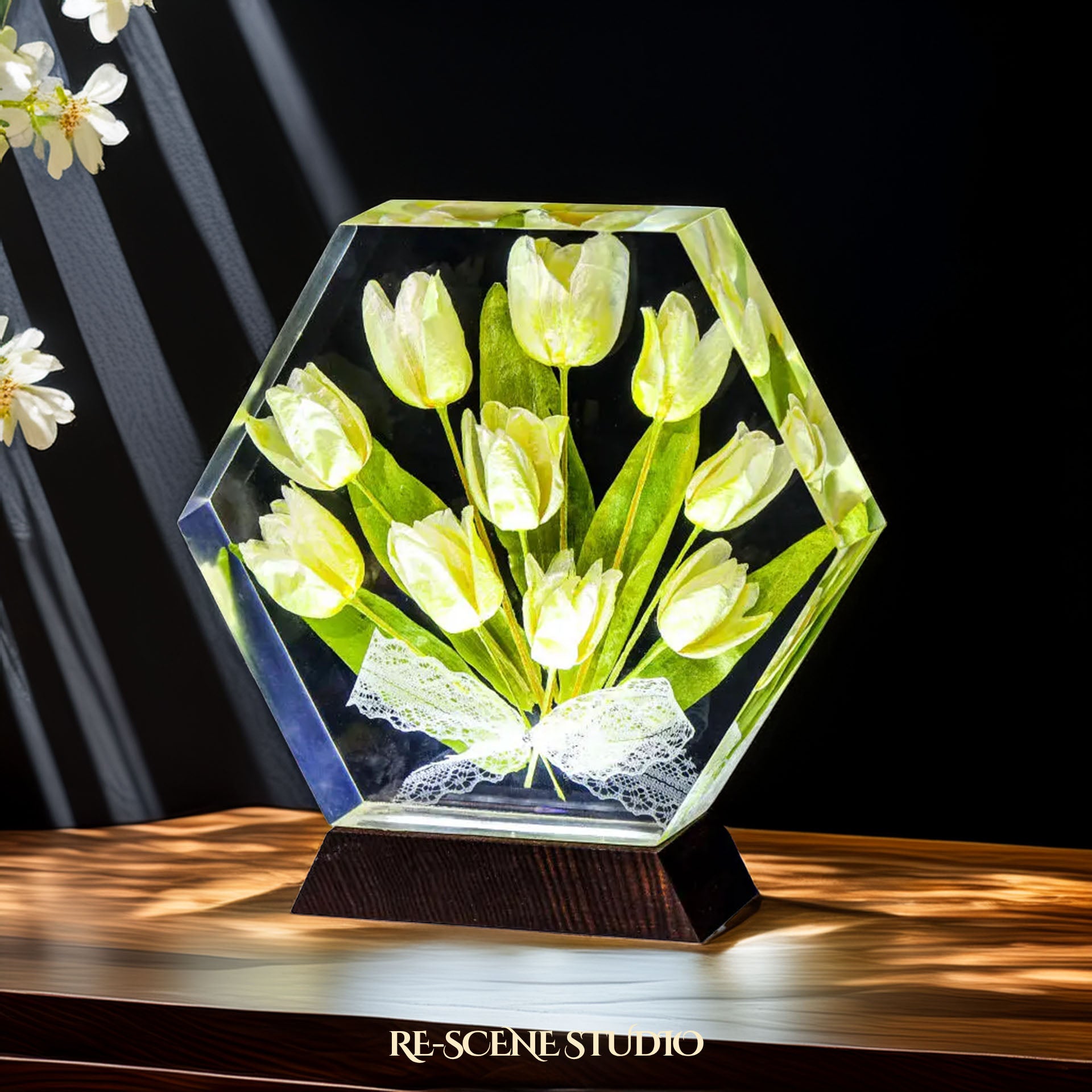 White Tulip Resin Lamp Size M: 5.9x7.1" (15x18cm) / No Engraving – Handmade Epoxy Resin Lamp by Rescene Studio | Rescene Studio