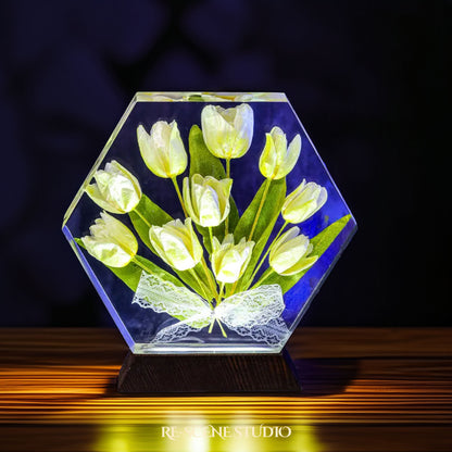 White Tulip Resin Lamp Size M: 5.9x7.1" (15x18cm) / No Engraving – Handmade Epoxy Resin Lamp by Rescene Studio | Rescene Studio