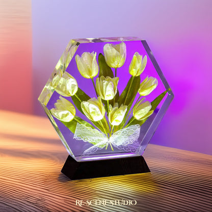 White Tulip Resin Lamp Size M: 5.9x7.1" (15x18cm) / No Engraving – Handmade Epoxy Resin Lamp by Rescene Studio | Rescene Studio